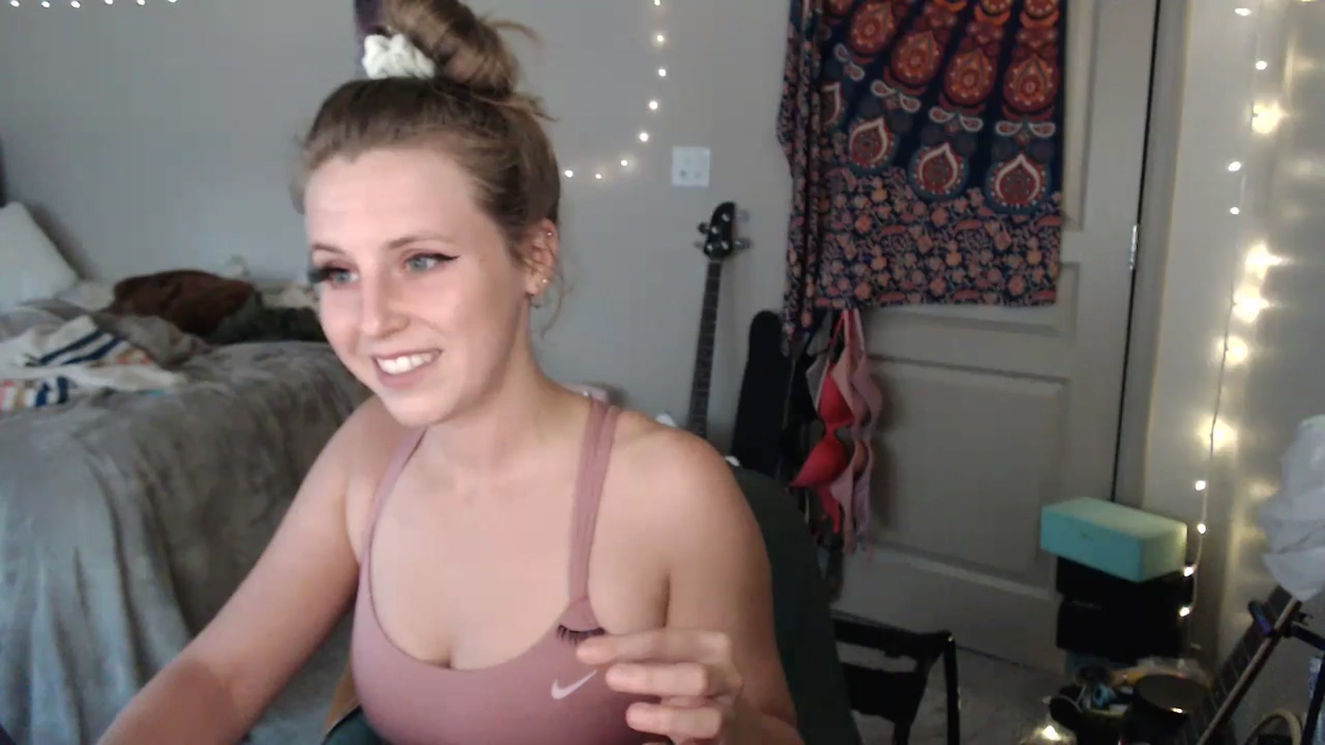 Gallery image thumbnail from Blake_Bardot's myfreecams stream on, 08/22/2023, 24:01 image 6 of 20