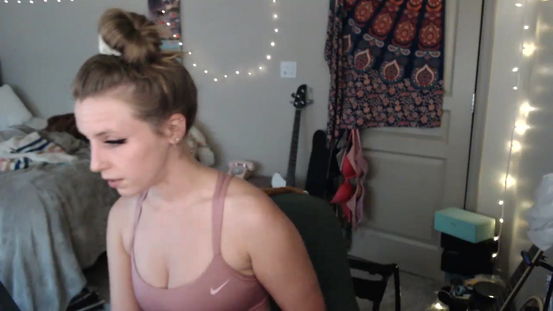 Gallery image thumbnail from Blake_Bardot's myfreecams stream on, 08/22/2023, 24:01 image 8 of 20