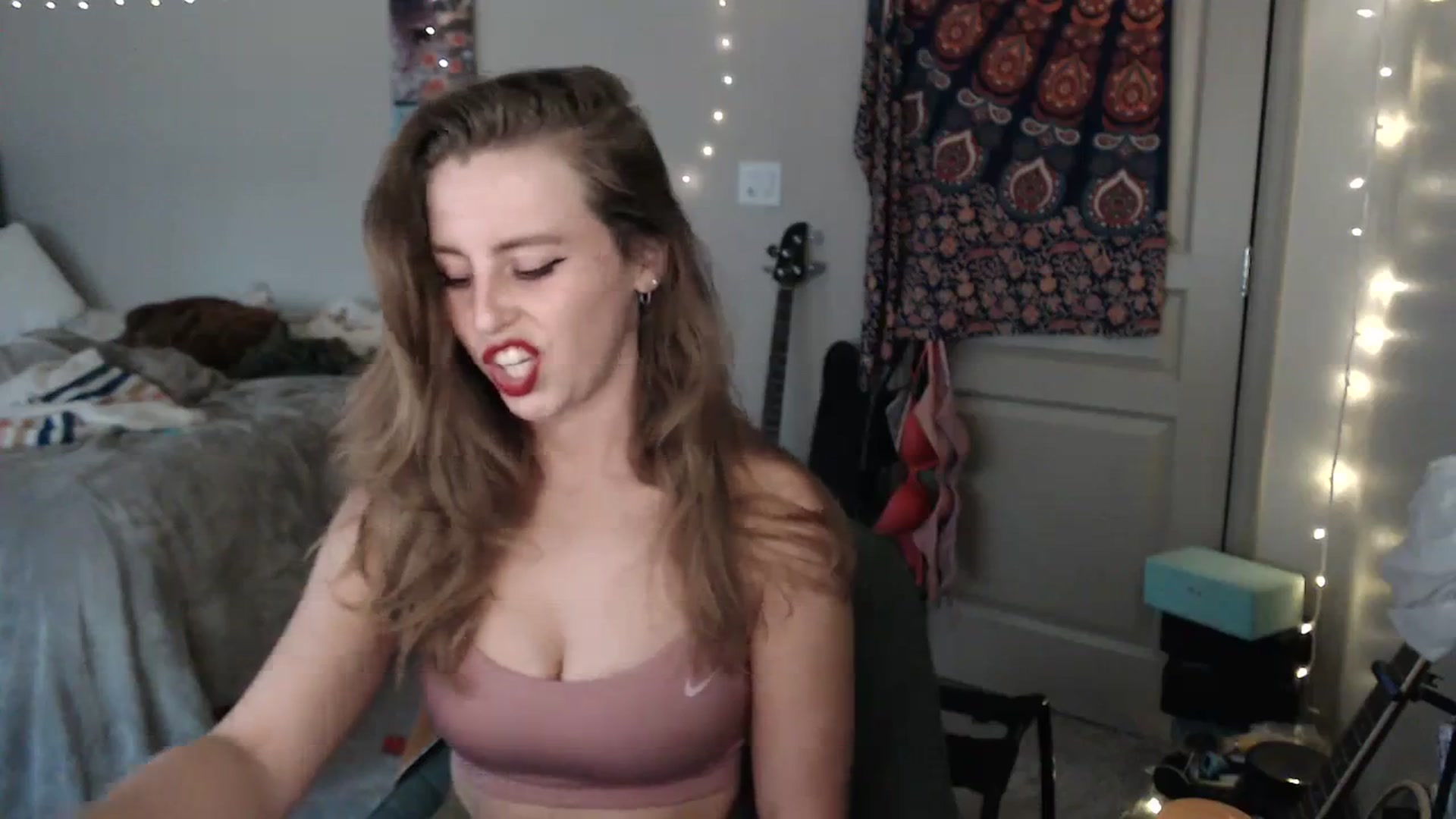 Gallery image thumbnail from Blake_Bardot's myfreecams stream on, 08/22/2023, 24:19 image 8 of 20