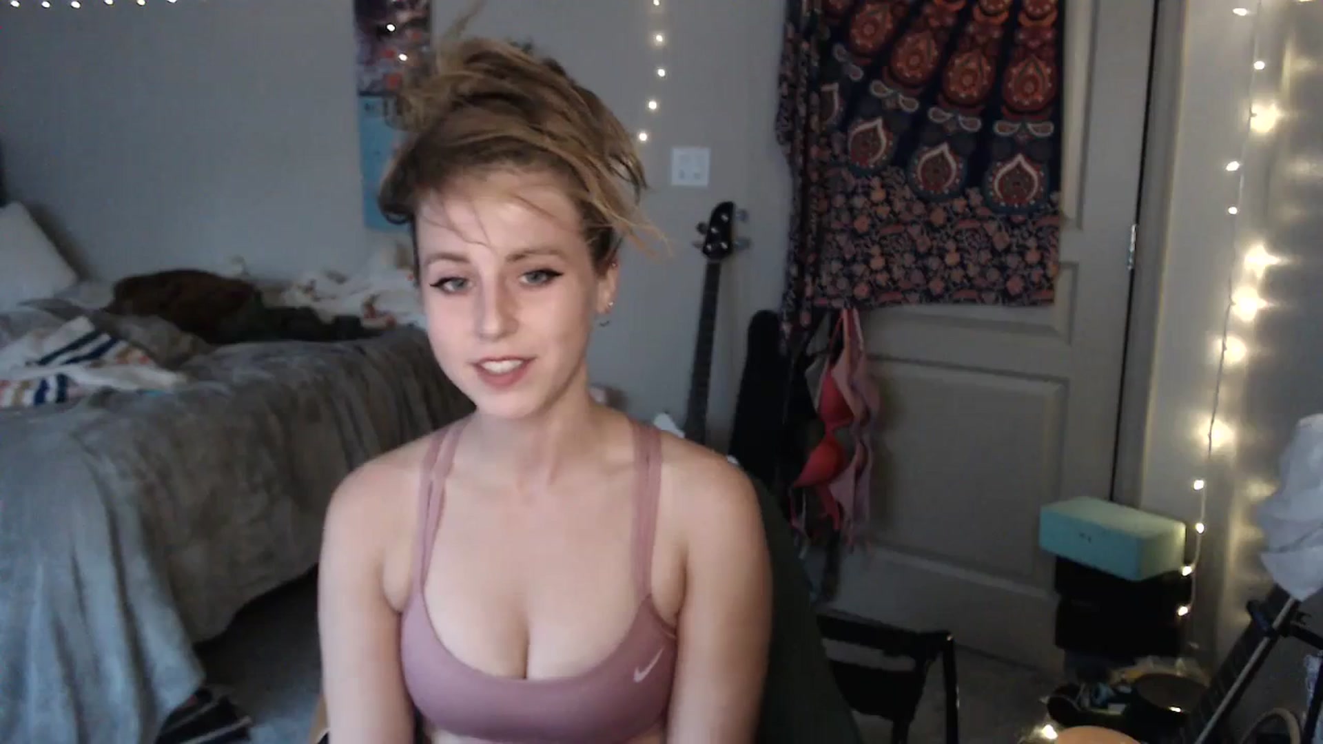 Gallery image thumbnail from Blake_Bardot's myfreecams stream on, 08/22/2023, 24:19 image 17 of 20