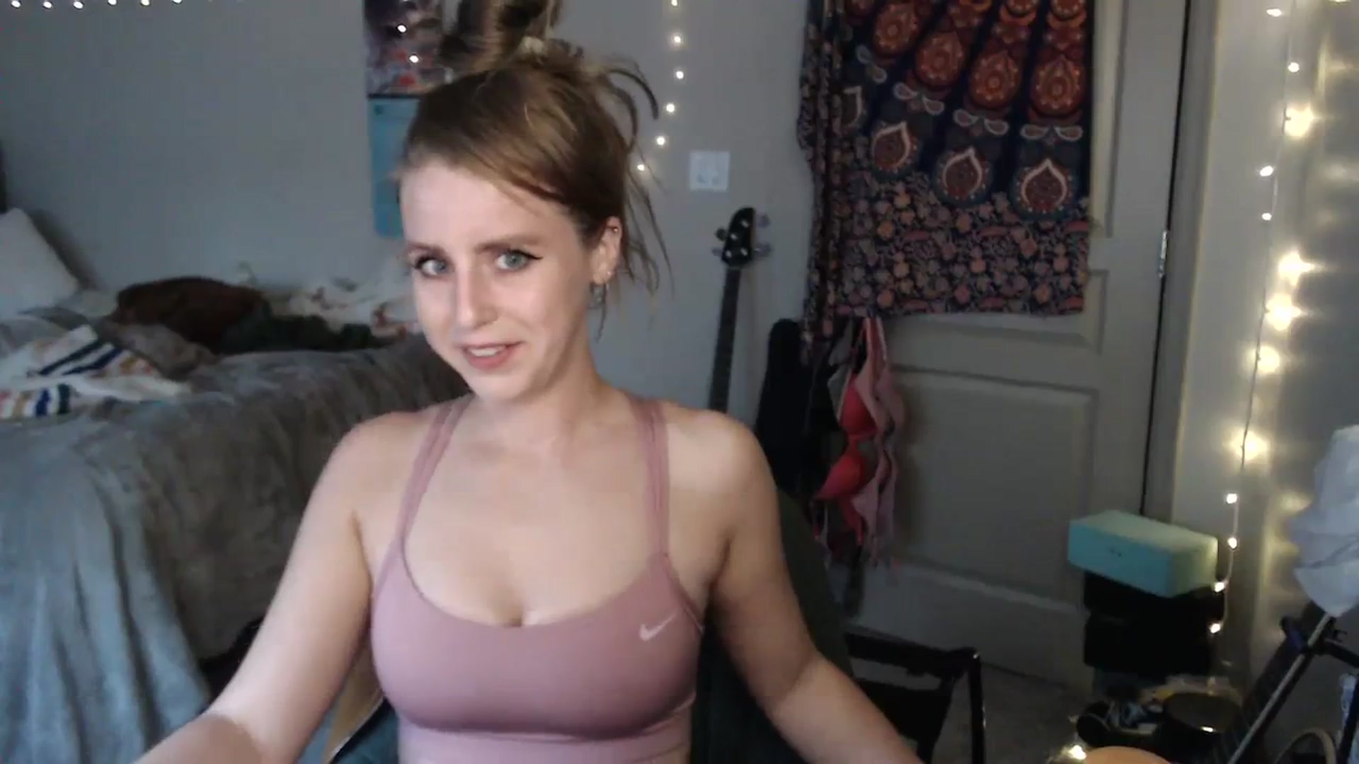Gallery image thumbnail from Blake_Bardot's myfreecams stream on, 08/22/2023, 24:19 image 18 of 20