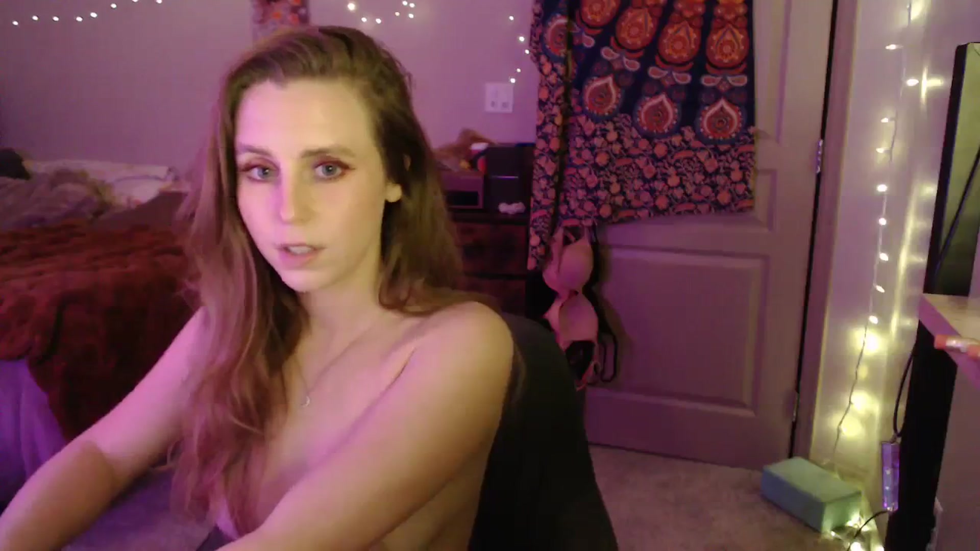 Gallery image thumbnail from Blake_Bardot's myfreecams stream on, 12/24/2023, 07:53 image 18 of 20