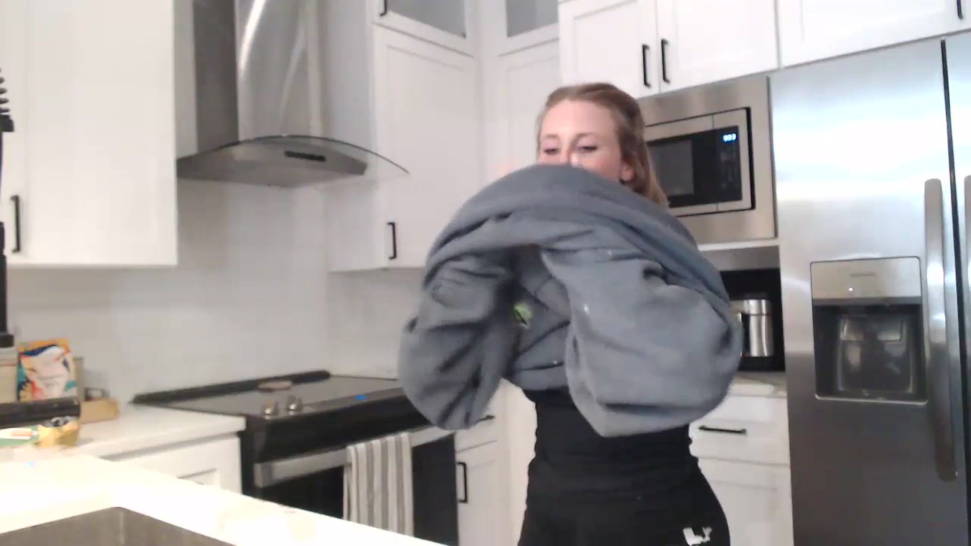 Gallery image thumbnail from Blake_Bardot's myfreecams stream on, 08/25/2024, 04:26 image 13 of 20