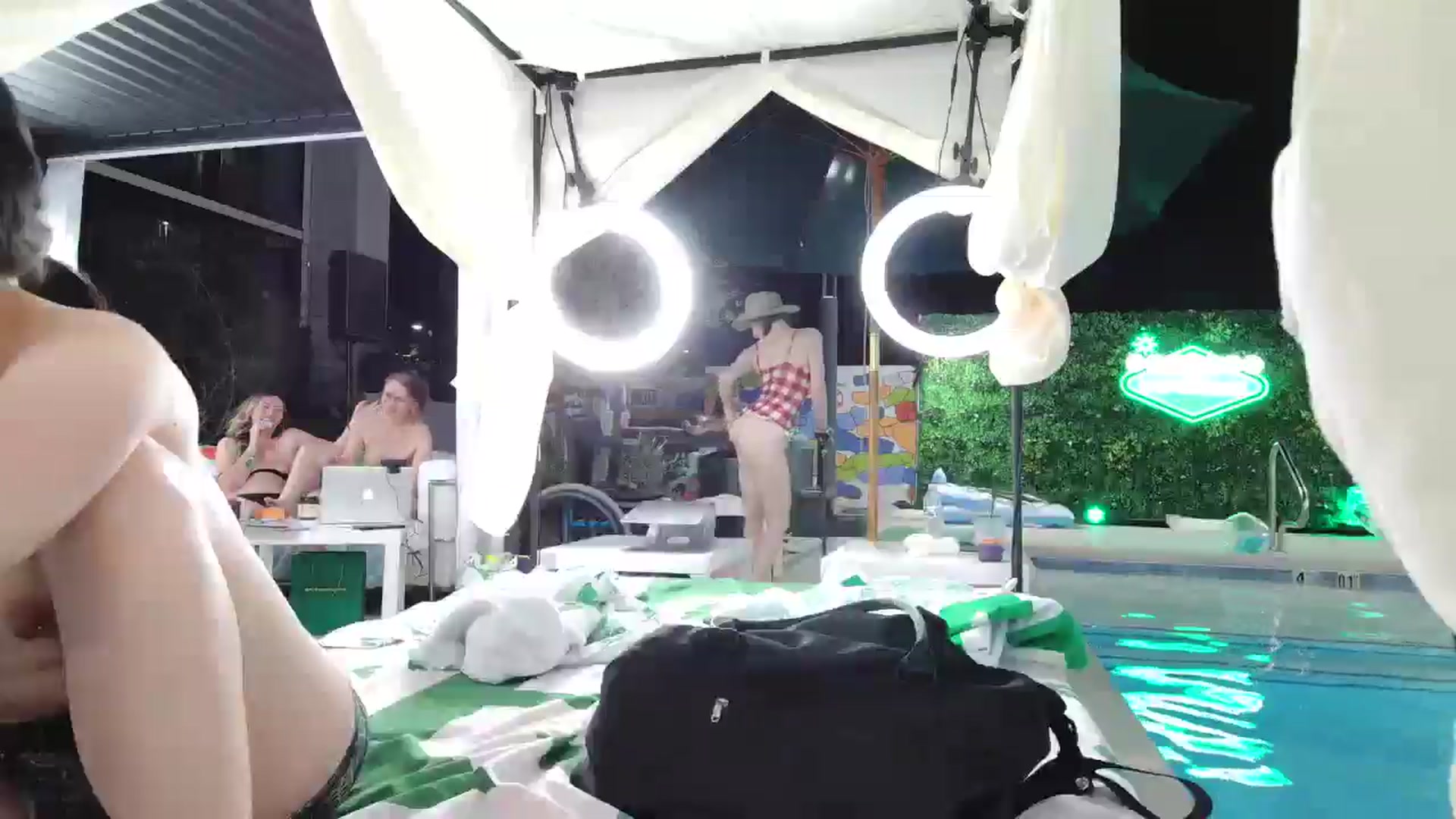 Gallery image thumbnail from Blake_Bardot's myfreecams stream on, 05/21/2025, 06:38 image 3 of 20