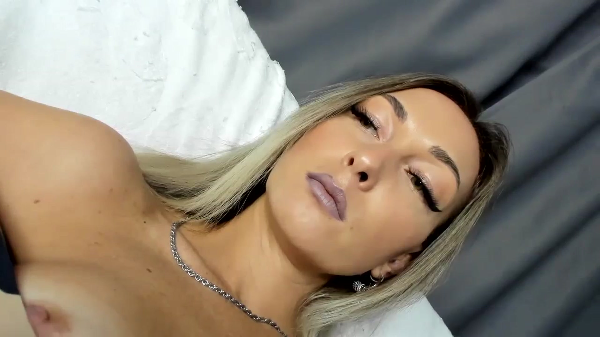 Gallery image thumbnail from Blake_Star's myfreecams stream on, 10/15/2023, 17:52 image 18 of 20