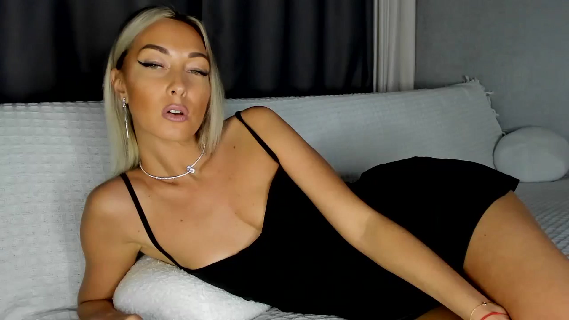 Gallery image thumbnail from Blake_Star's myfreecams stream on, 12/31/2023, 19:56 image 3 of 20