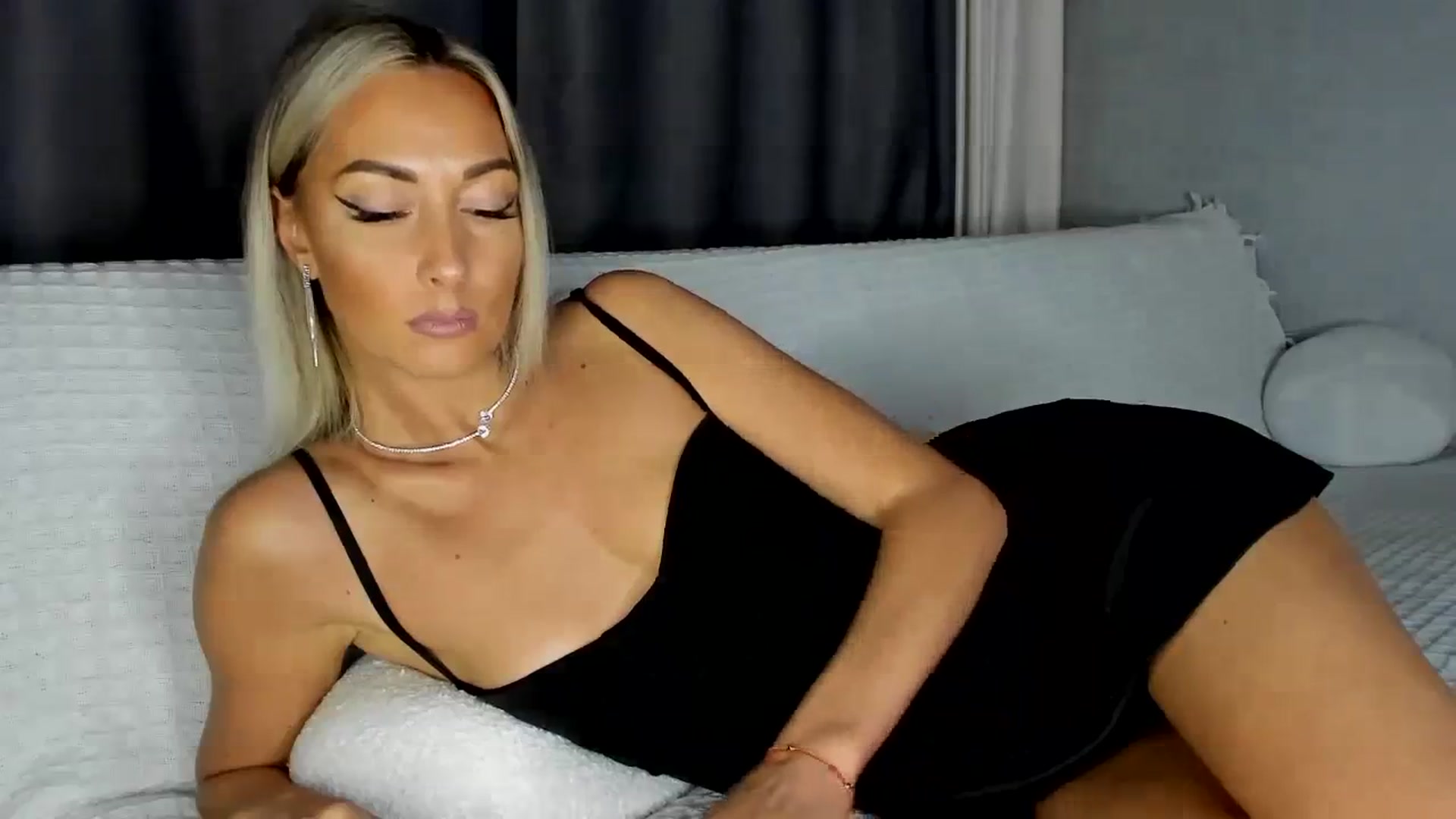 Gallery image thumbnail from Blake_Star's myfreecams stream on, 12/31/2023, 19:56 image 2 of 20