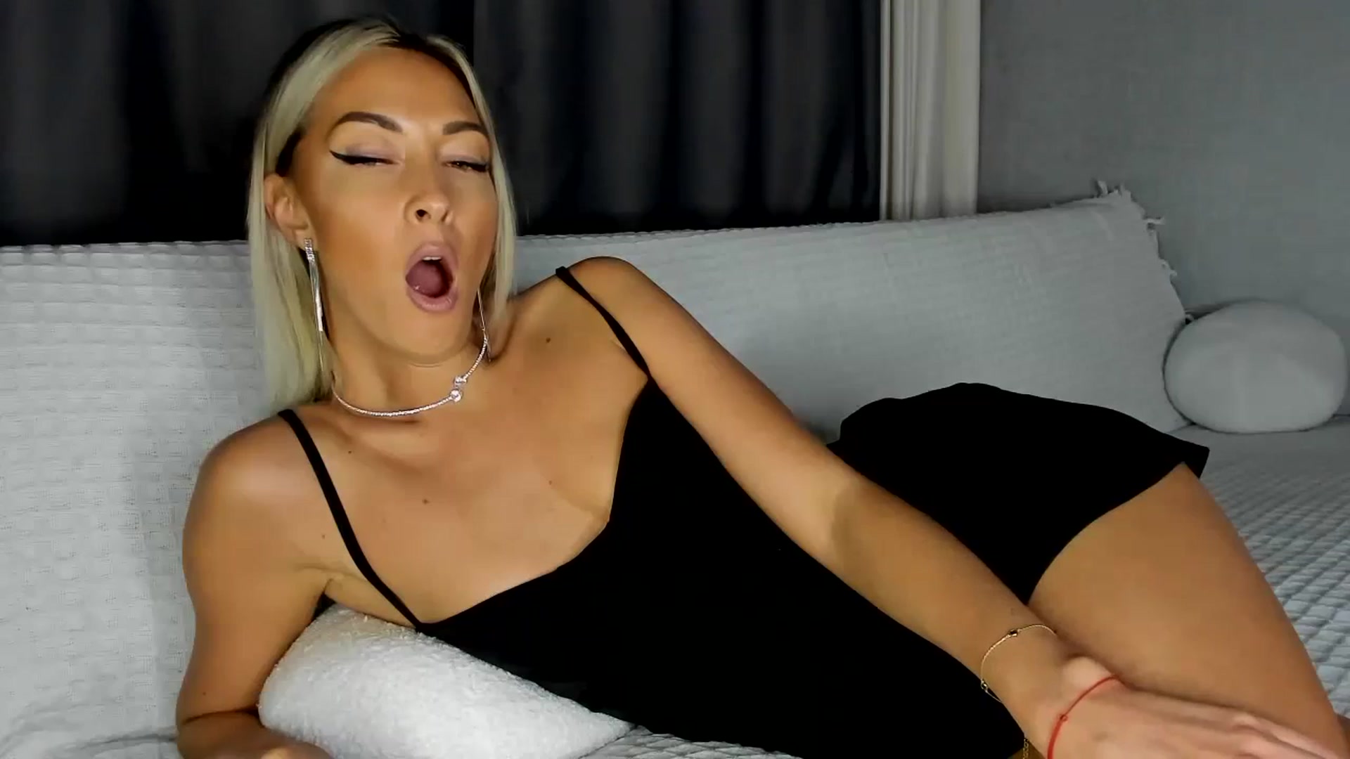 Gallery image thumbnail from Blake_Star's myfreecams stream on, 12/31/2023, 19:56 image 6 of 20