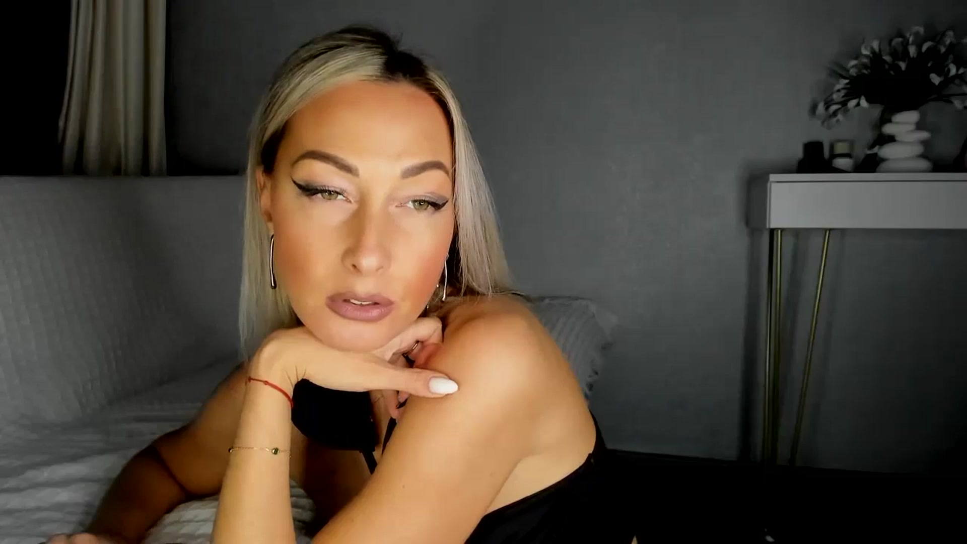 Gallery image thumbnail from Blake_Star's myfreecams stream on, 01/12/2024, 22:27 image 9 of 20