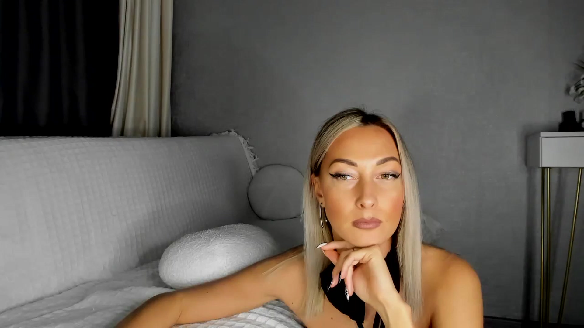 Gallery image thumbnail from Blake_Star's myfreecams stream on, 01/12/2024, 23:47 image 2 of 20