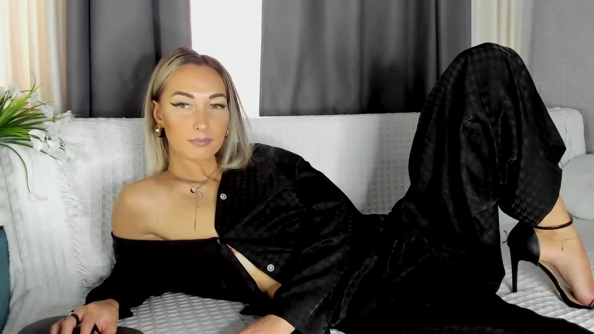 Gallery image thumbnail from Blake_Star's myfreecams stream on, 03/17/2024, 14:42 image 5 of 20