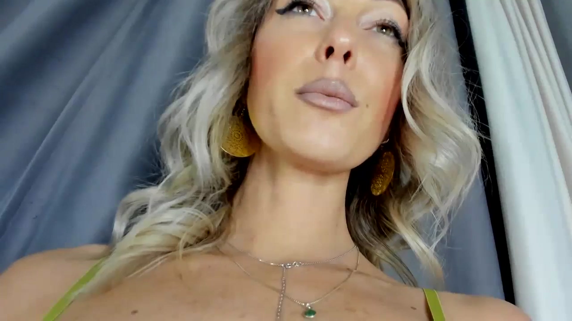 Gallery image thumbnail from Blake_Star's myfreecams stream on, 04/10/2024, 24:17 image 18 of 20
