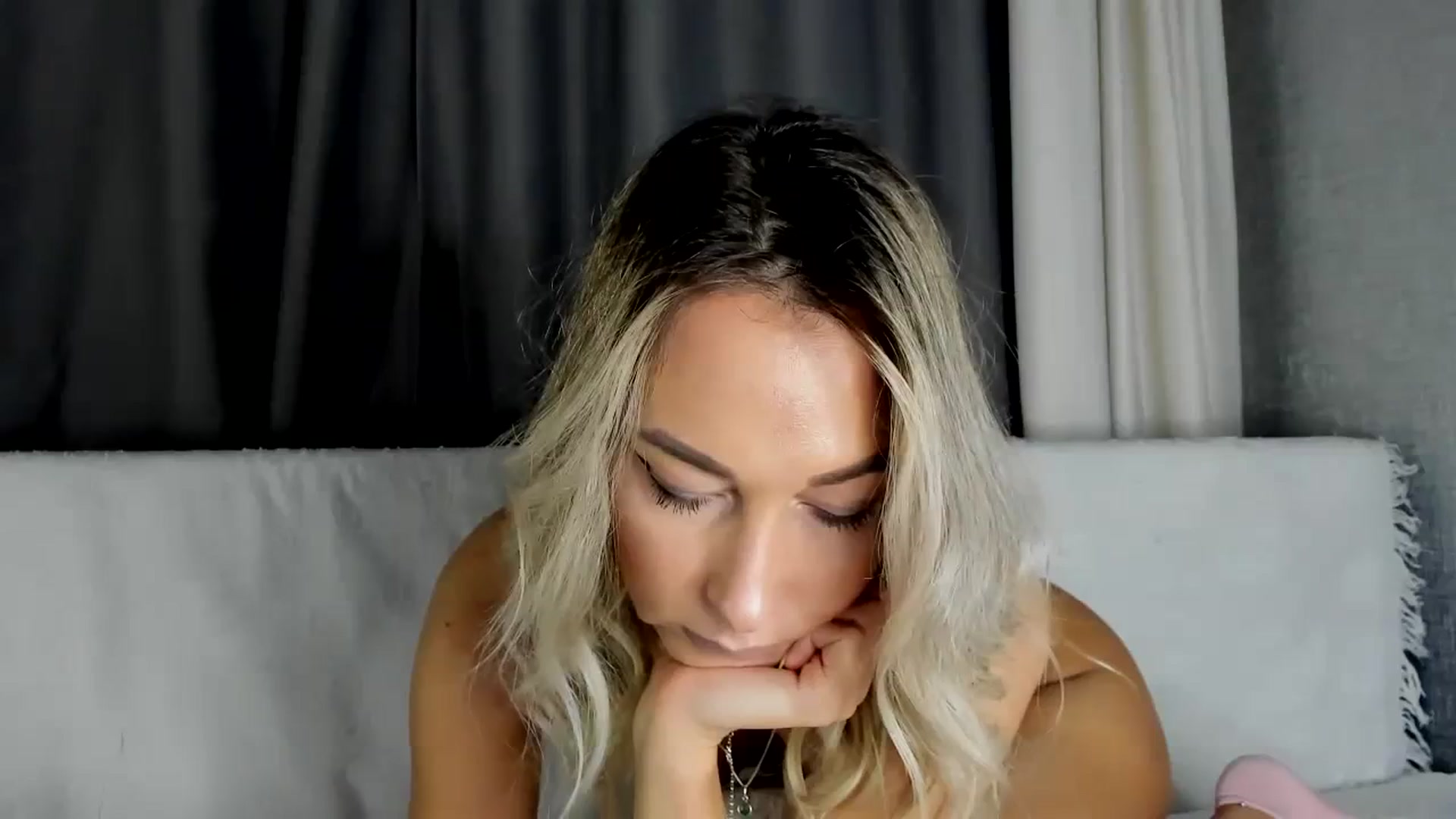 Gallery image thumbnail from Blake_Star's myfreecams stream on, 04/10/2024, 24:17 image 1 of 20