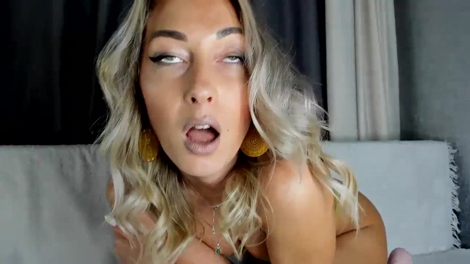 Gallery image thumbnail from Blake_Star's myfreecams stream on, 04/10/2024, 24:17 image 10 of 20