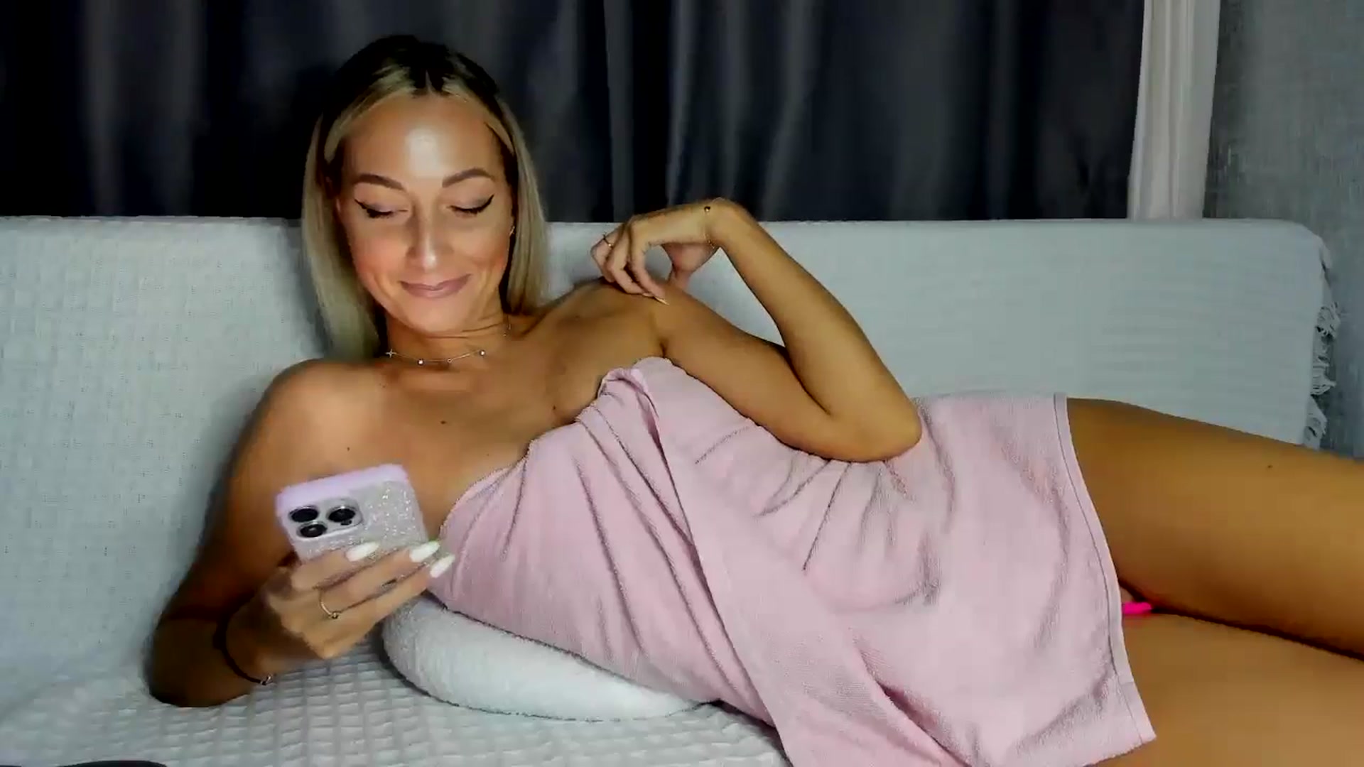 Gallery image thumbnail from Blake_Star's myfreecams stream on, 05/19/2024, 19:03 image 2 of 20