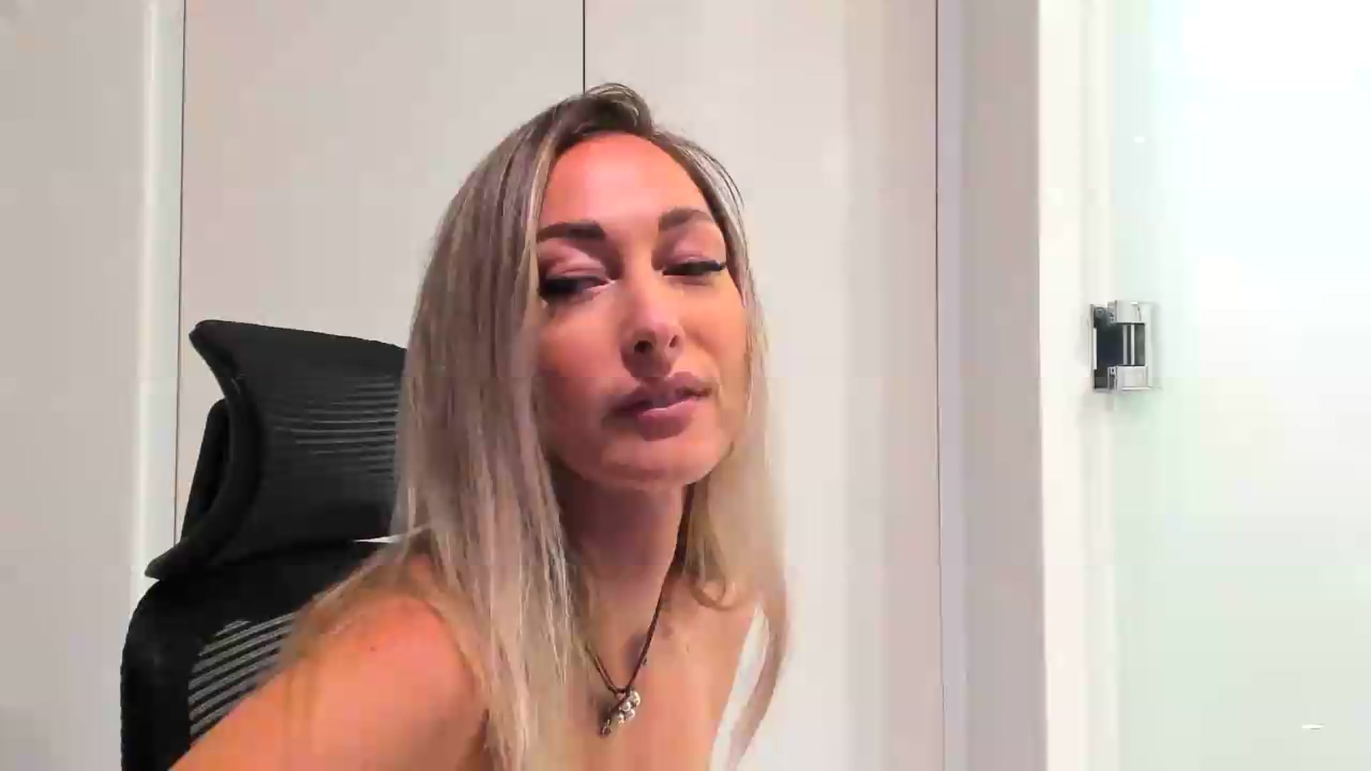Gallery image thumbnail from Blake_Star's myfreecams stream on, 05/18/2026, 17:47 image 1 of 20