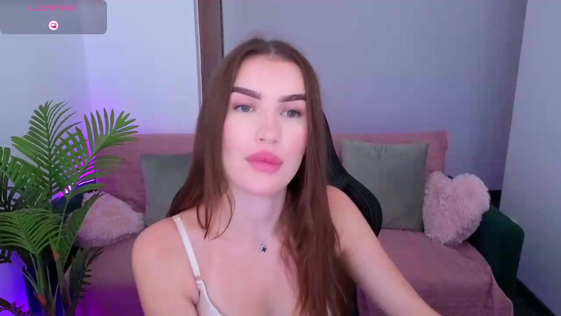 Gallery image thumbnail from Blare's myfreecams stream on, 08/25/2026, 14:09 image 4 of 20