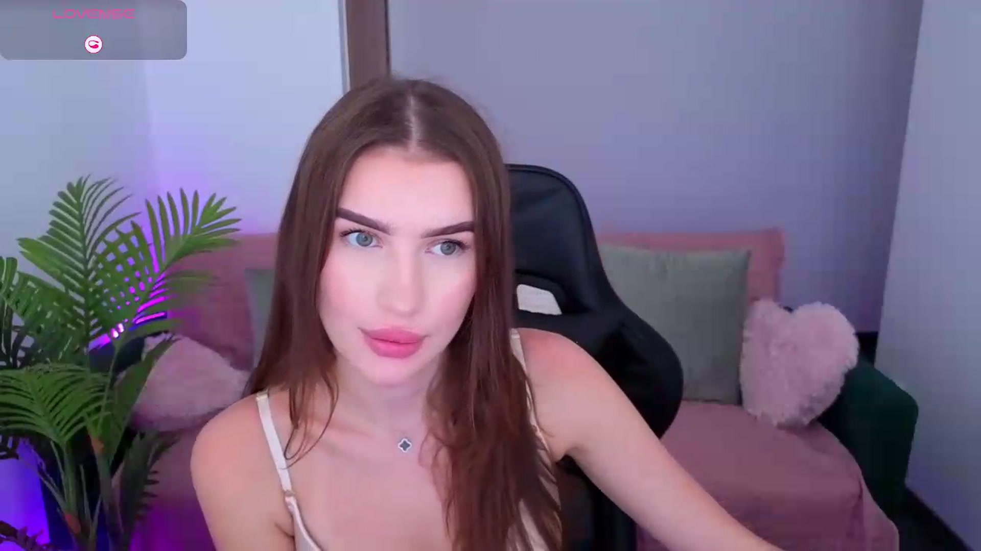 Gallery image thumbnail from Blare's myfreecams stream on, 08/25/2026, 14:09 image 6 of 20
