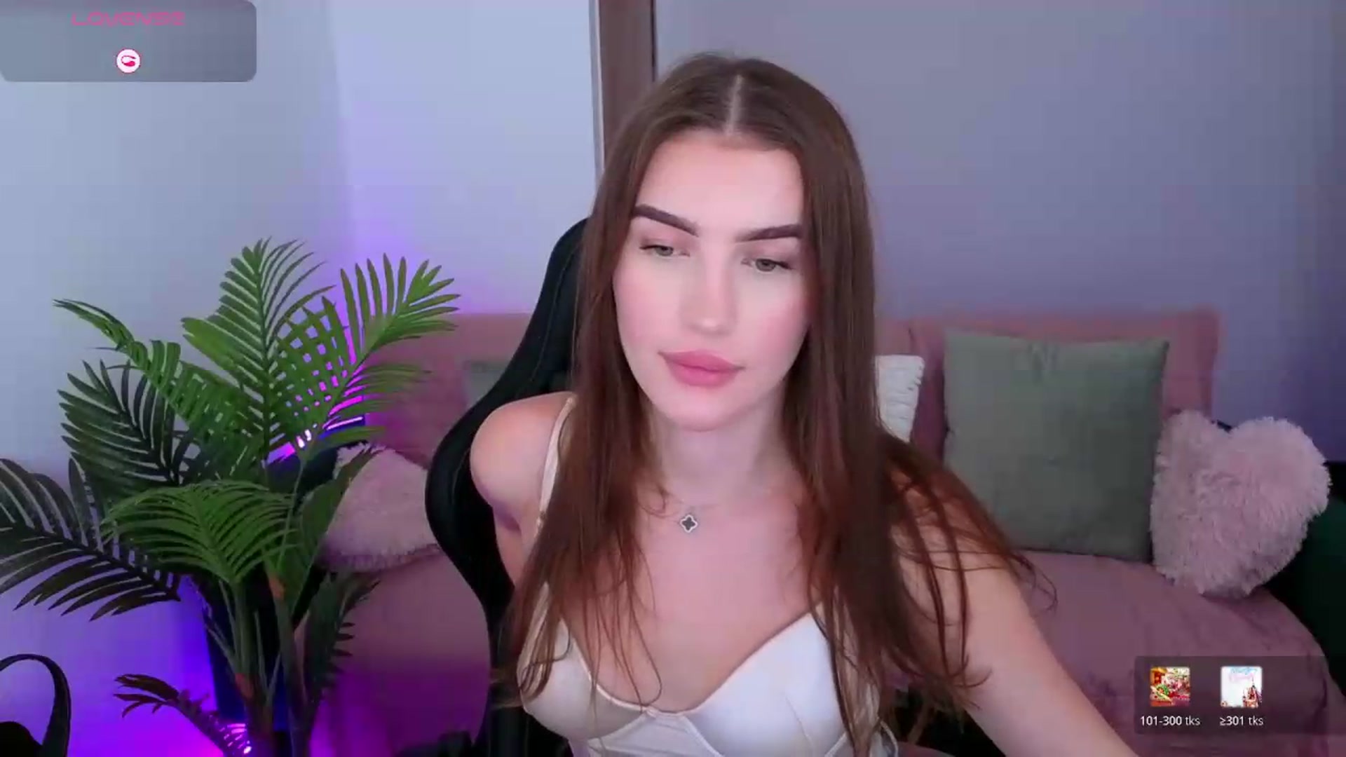 Gallery image thumbnail from Blare's myfreecams stream on, 08/25/2026, 18:36 image 2 of 20