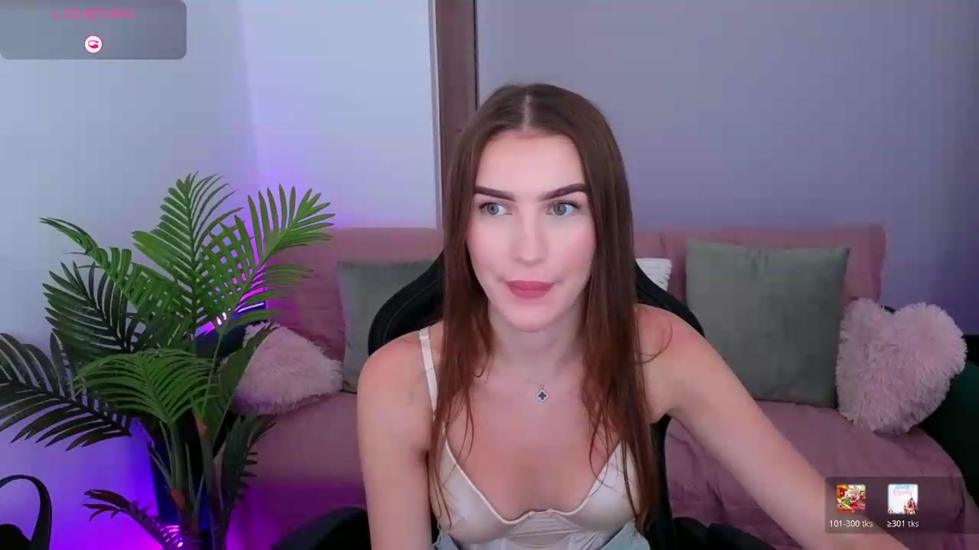 Gallery image thumbnail from Blare's myfreecams stream on, 08/25/2026, 18:36 image 4 of 20