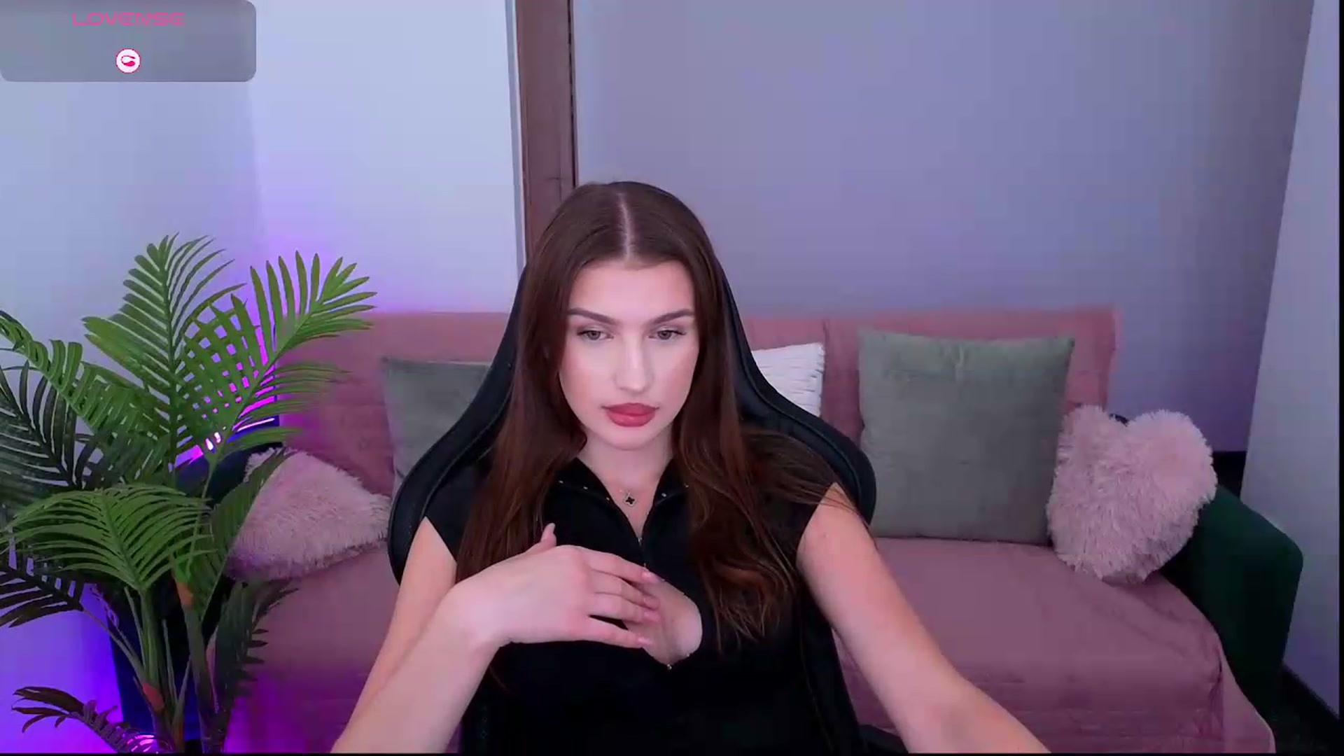 Gallery image thumbnail from Blare's myfreecams stream on, 08/27/2026, 17:21 image 6 of 20