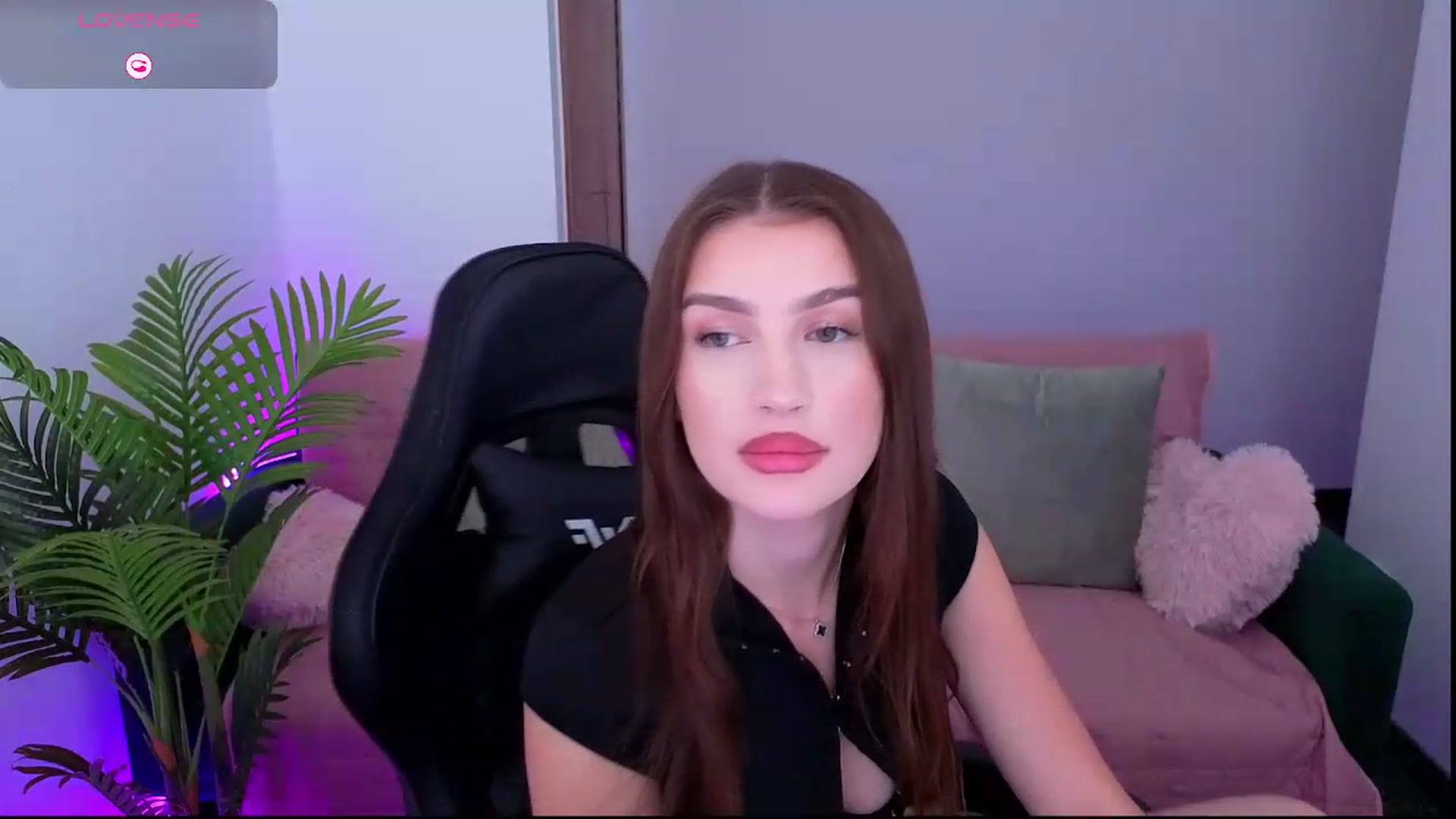 Gallery image thumbnail from Blare's myfreecams stream on, 08/27/2026, 17:21 image 17 of 20