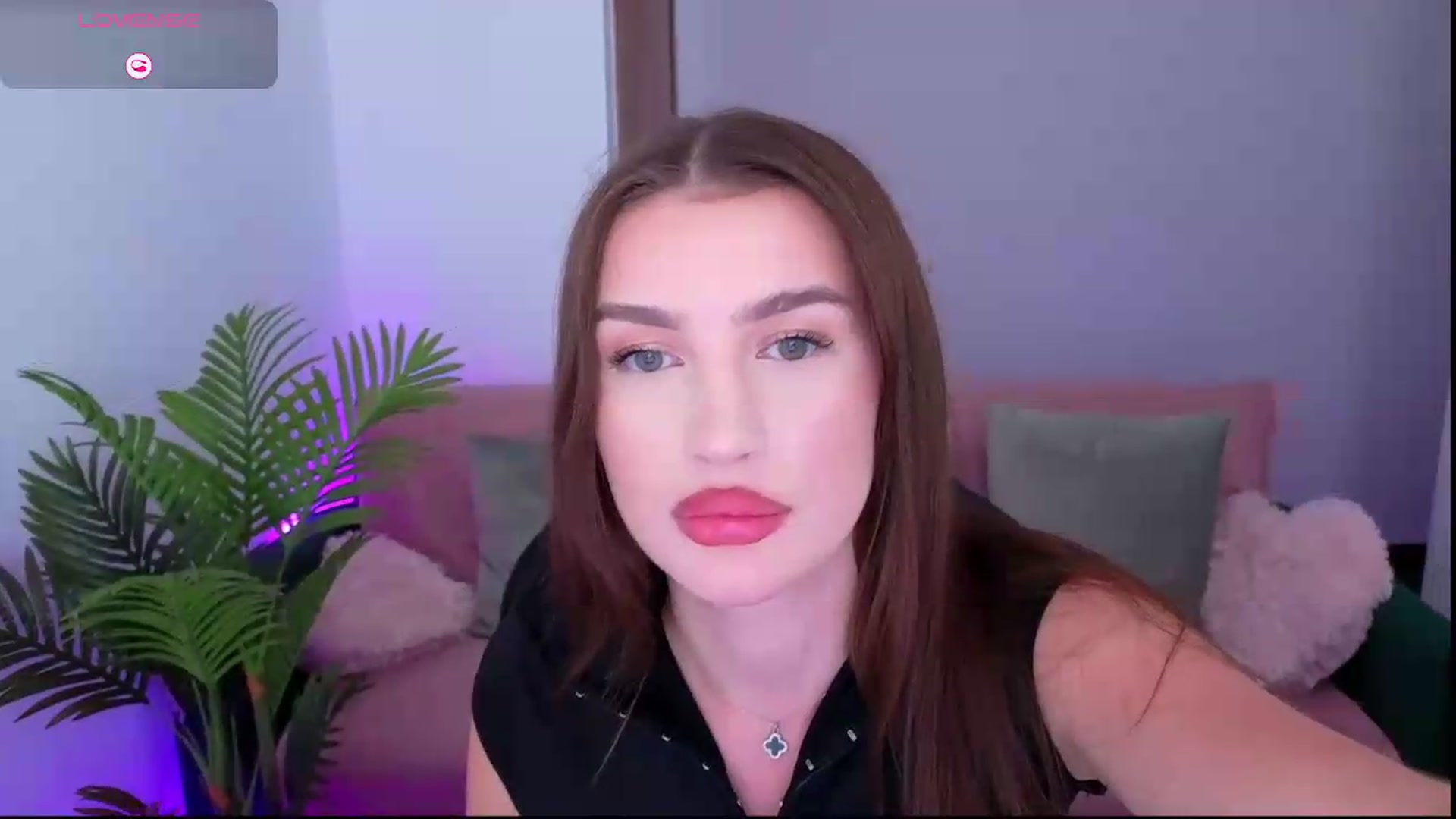 Gallery image thumbnail from Blare's myfreecams stream on, 08/27/2026, 17:21 image 3 of 20