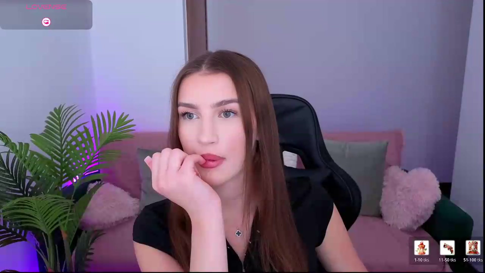 Gallery image thumbnail from Blare's myfreecams stream on, 08/27/2026, 17:55 image 15 of 20