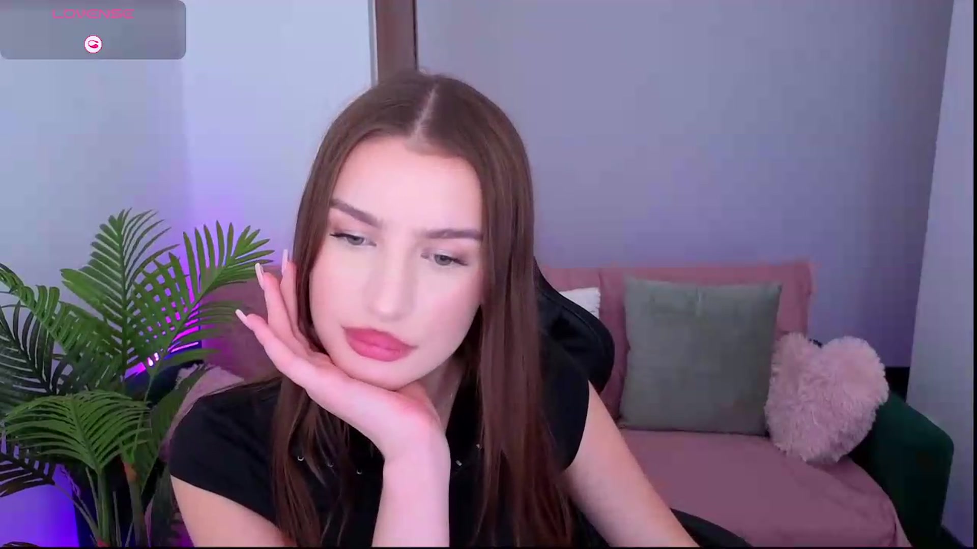 Gallery image thumbnail from Blare's myfreecams stream on, 08/27/2026, 17:55 image 4 of 20