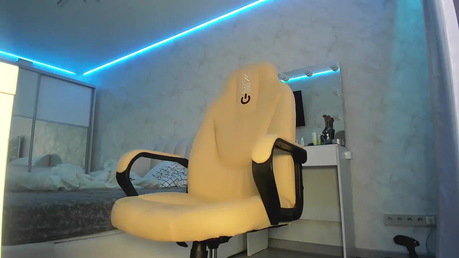 Gallery image thumbnail from Blaze_me's myfreecams stream on, 10/24/2023, 04:42 image 15 of 20