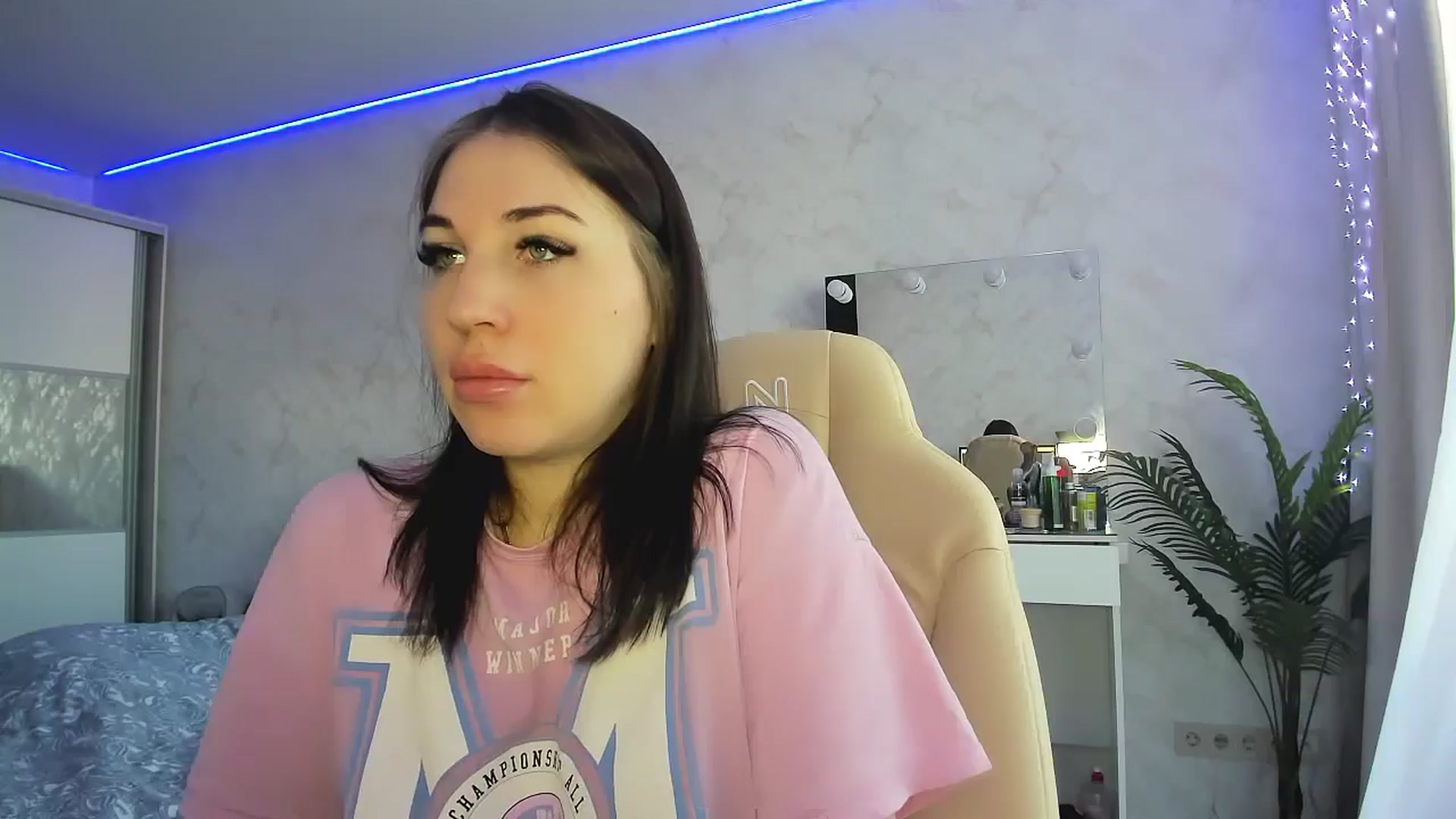 Gallery image thumbnail from Blaze_me's myfreecams stream on, 12/16/2024, 07:27 image 14 of 20