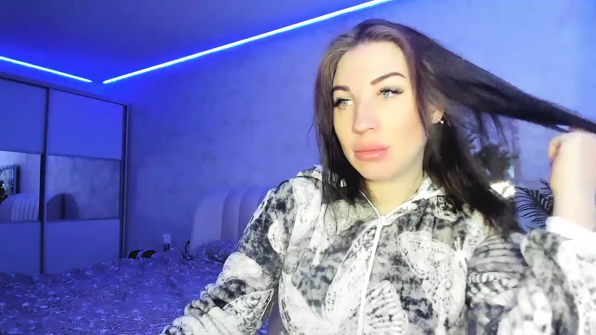Gallery image thumbnail from Blaze_me's myfreecams stream on, 12/24/2024, 07:47 image 5 of 20