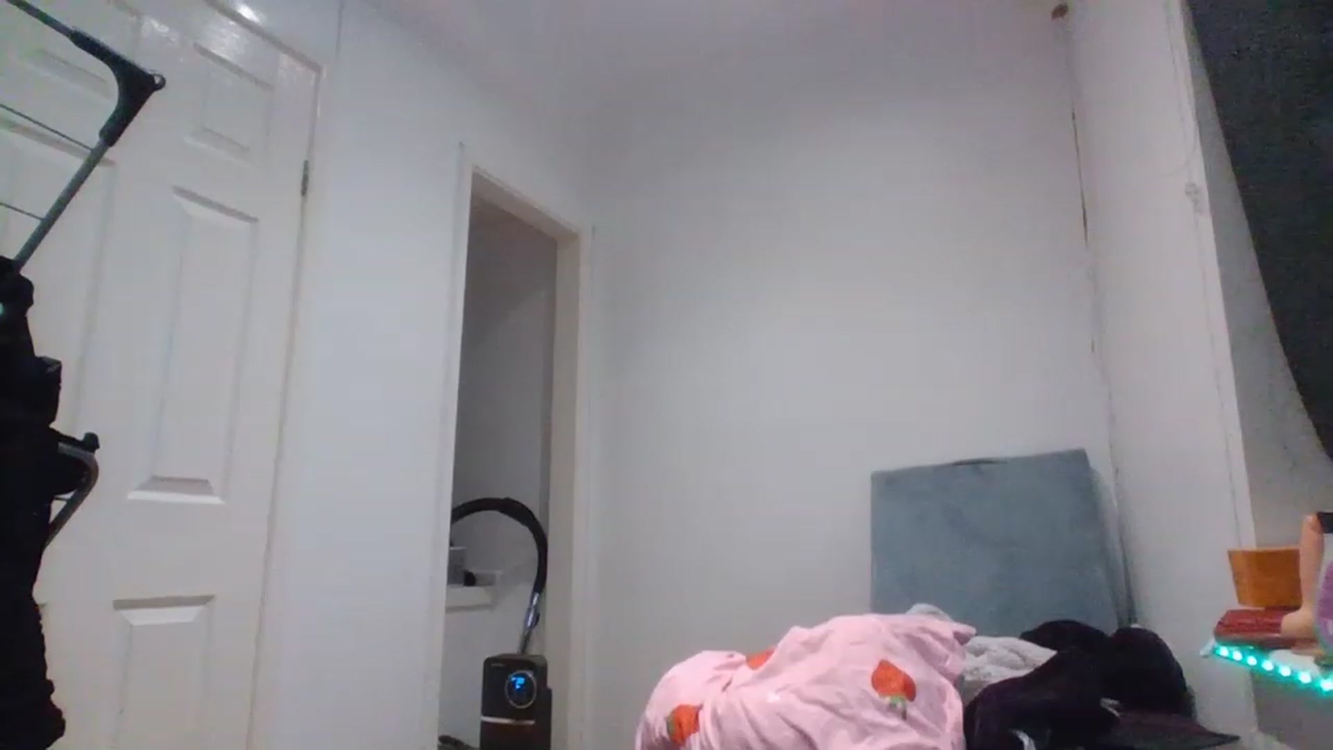 Gallery image thumbnail from Blazinazn420_'s myfreecams stream on, 02/22/2023, 23:46 image 7 of 20