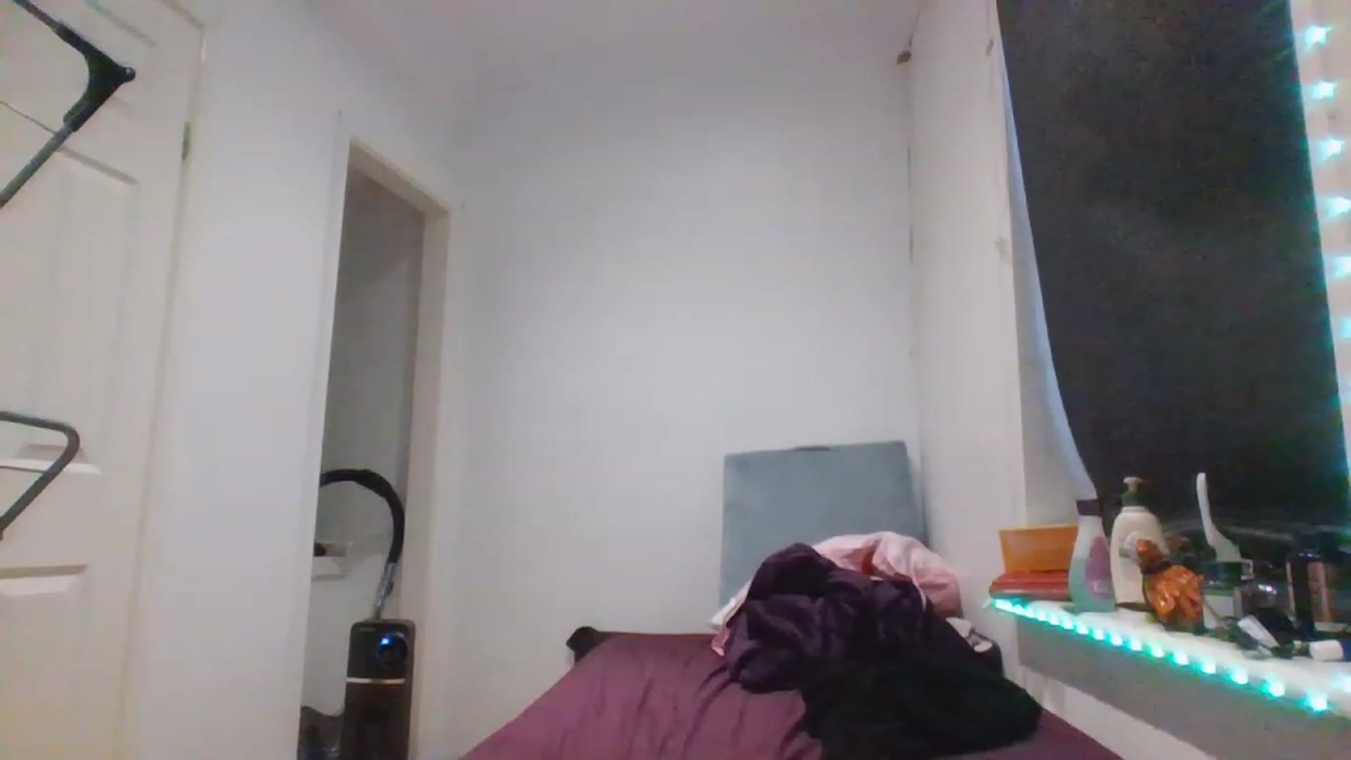 Gallery image thumbnail from Blazinazn420_'s myfreecams stream on, 02/23/2023, 17:47 image 14 of 20