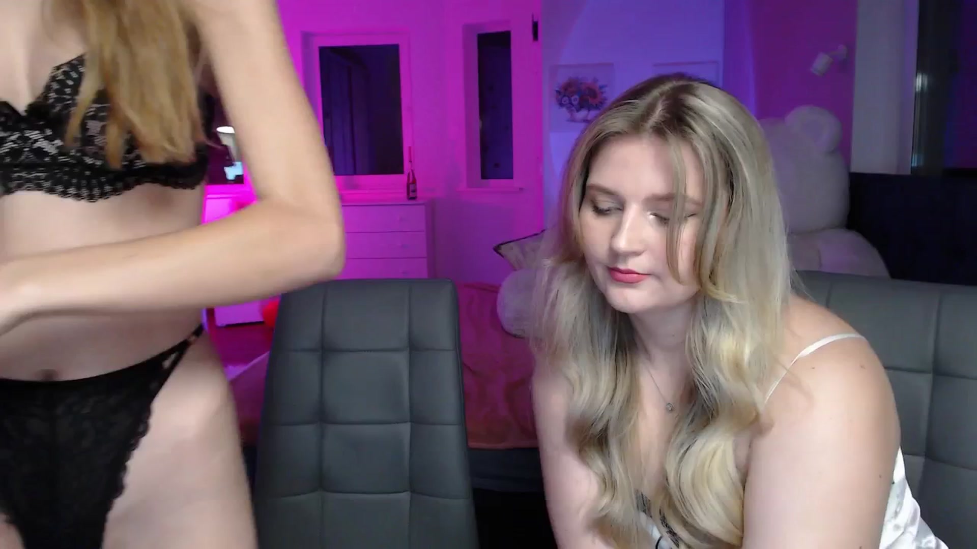 Gallery image thumbnail from Bless_Ass's myfreecams stream on, 10/12/2025, 14:39 image 6 of 20