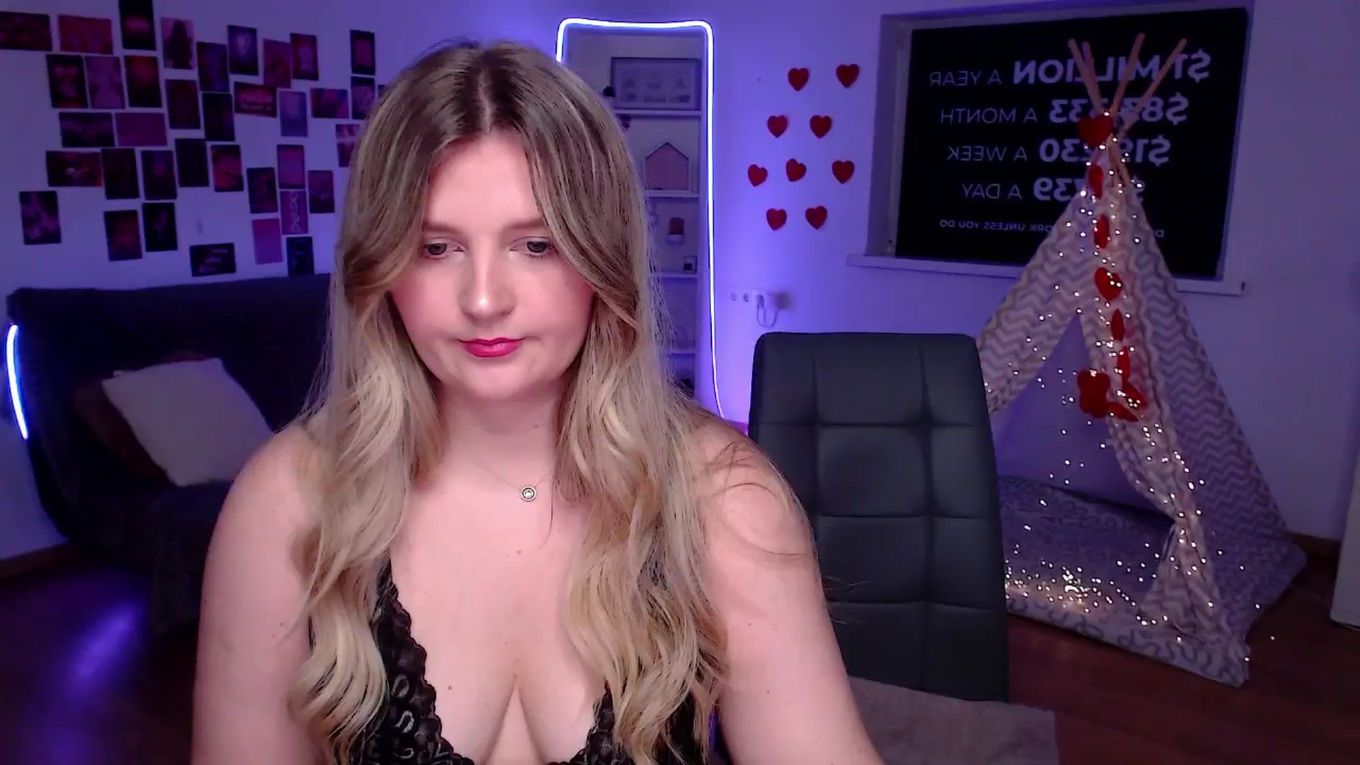 Gallery image thumbnail from Bless_Ass's myfreecams stream on, 12/03/2025, 11:24 image 11 of 20