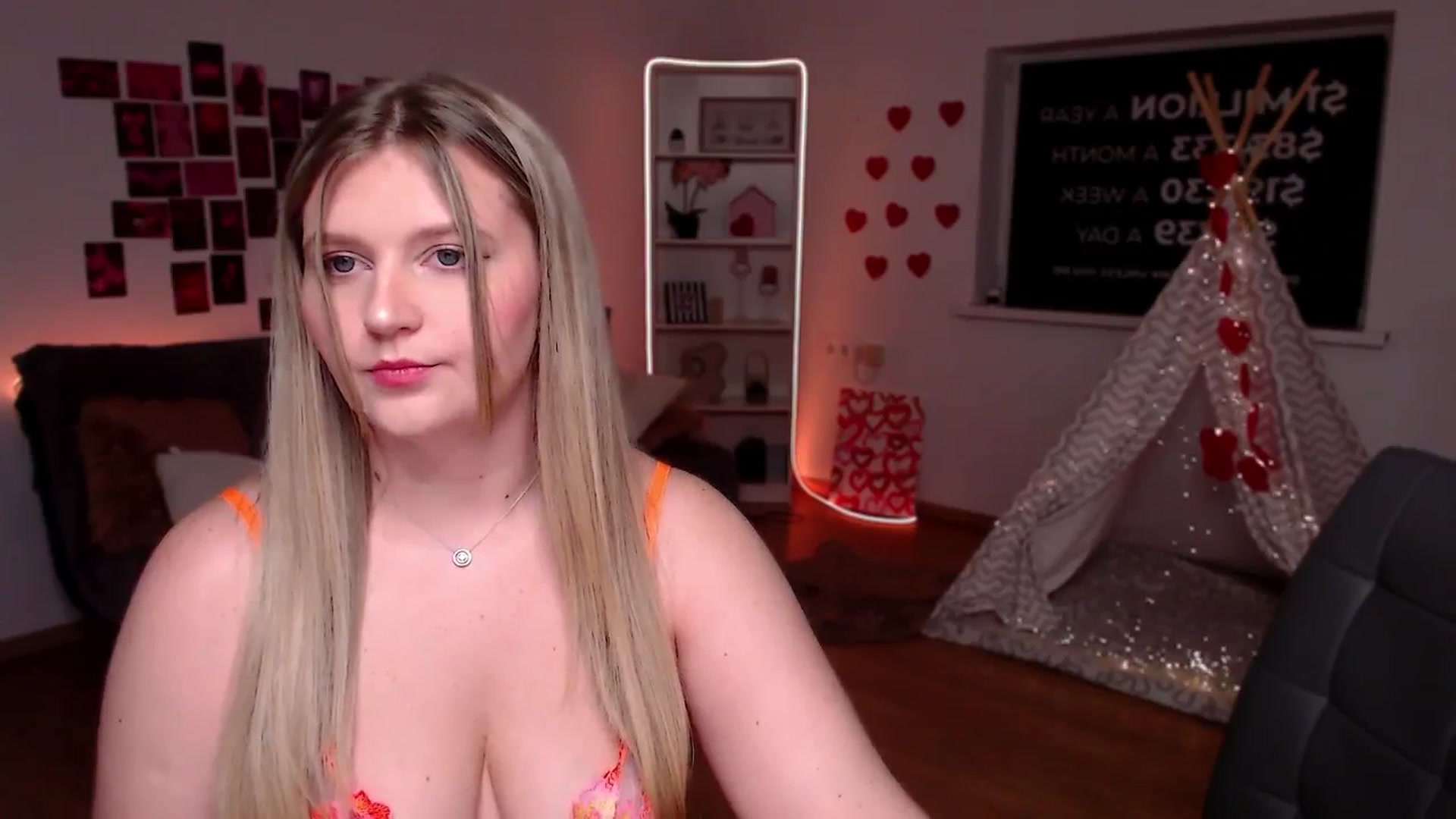 Gallery image thumbnail from Bless_Ass's myfreecams stream on, 12/05/2025, 13:53 image 8 of 20