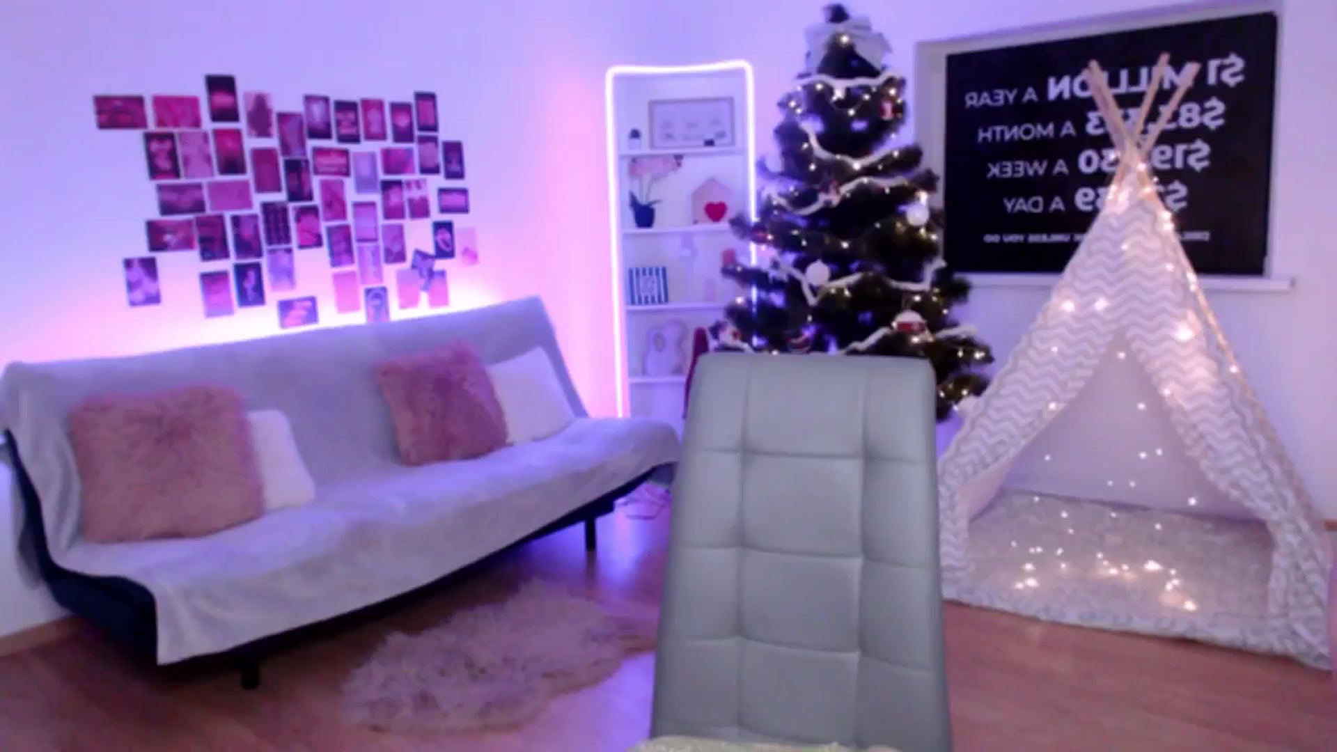 Gallery image thumbnail from Bless_Ass's myfreecams stream on, 12/14/2025, 11:51 image 15 of 20