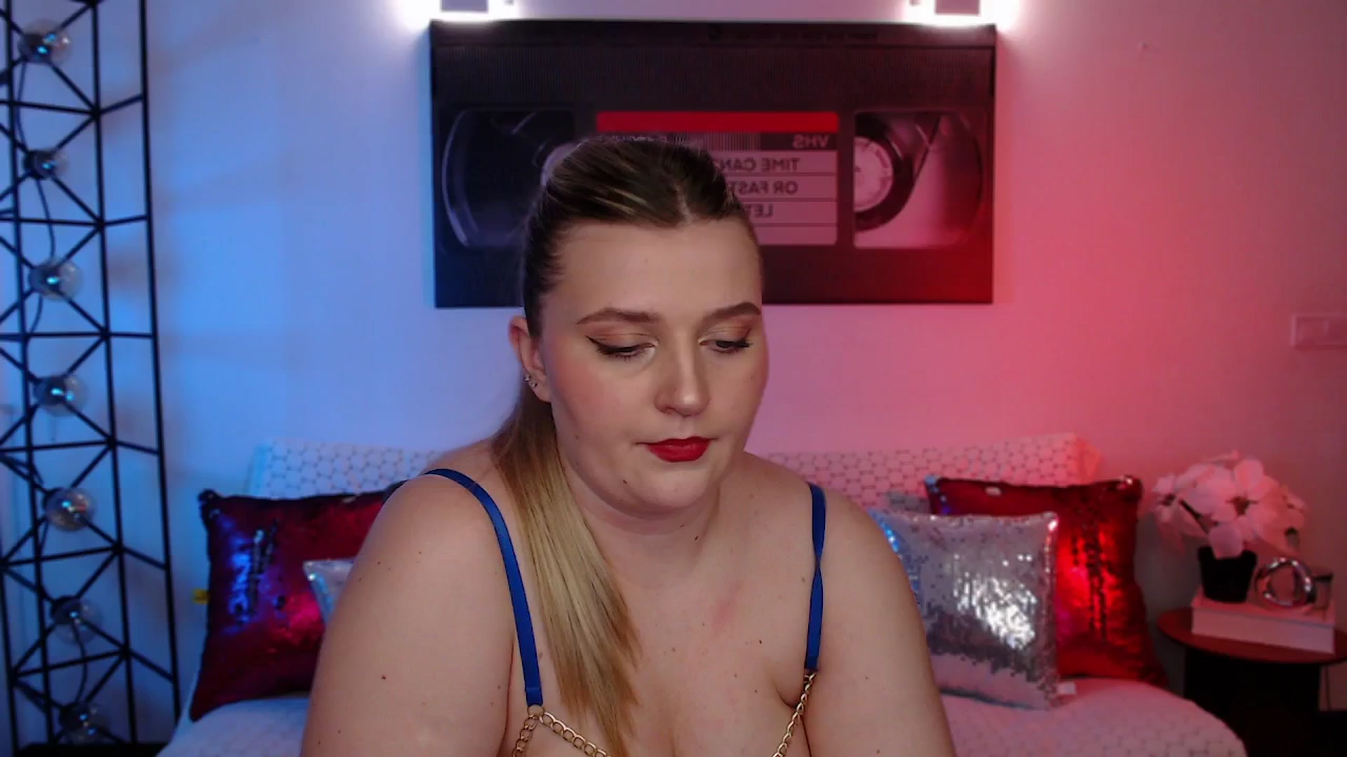Gallery image thumbnail from Bless_Ass's myfreecams stream on, 02/25/2026, 17:17 image 18 of 20