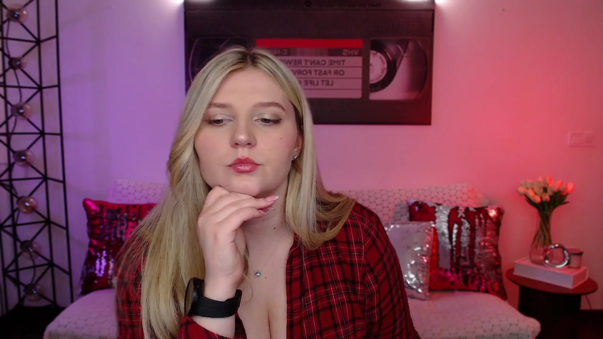 Gallery image thumbnail from Bless_Ass's myfreecams stream on, 04/21/2026, 15:55 image 18 of 20