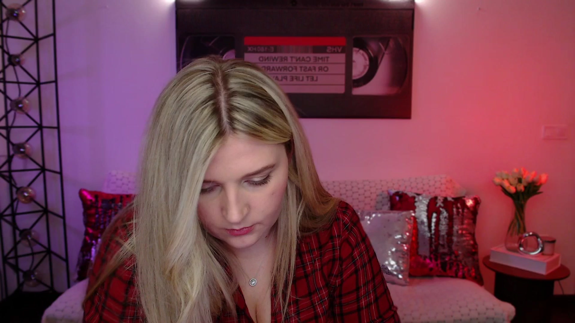 Gallery image thumbnail from Bless_Ass's myfreecams stream on, 04/21/2026, 15:55 image 15 of 20