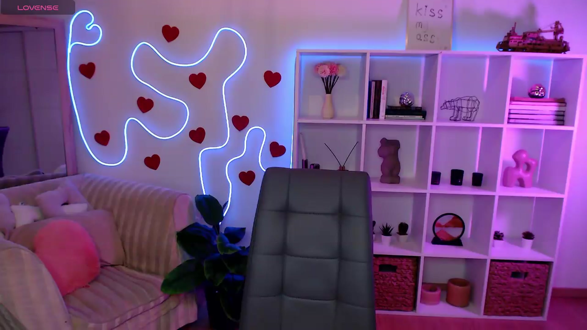 Gallery image thumbnail from Bless_Ass's myfreecams stream on, 05/31/2026, 12:31 image 15 of 20