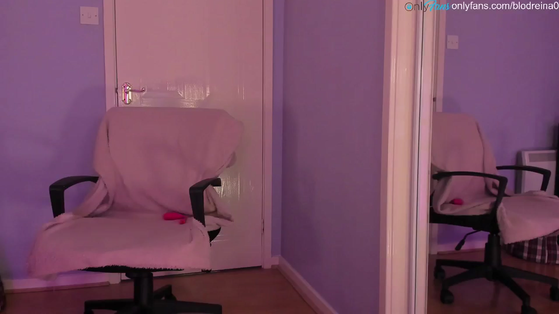 Gallery image thumbnail from Blodreina's myfreecams stream on, 12/16/2024, 01:35 image 11 of 20