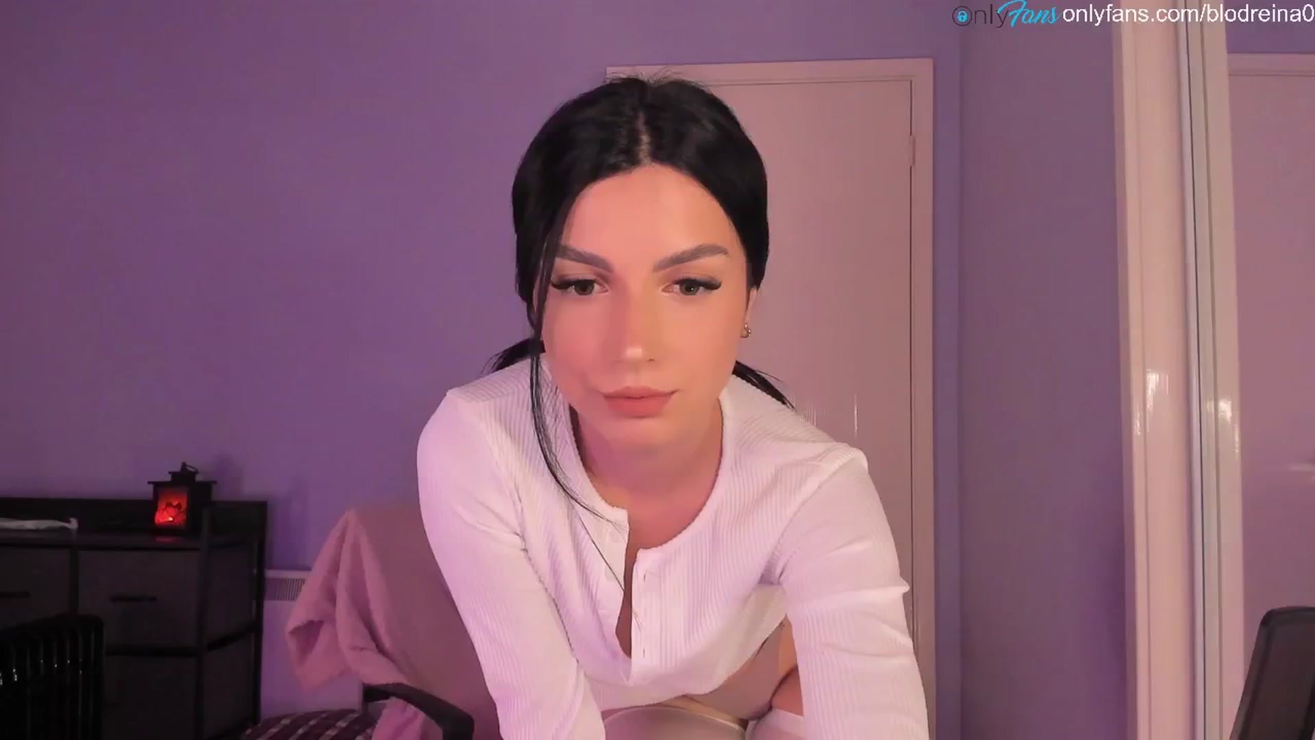 Gallery image thumbnail from Blodreina's myfreecams stream on, 12/21/2024, 24:01 image 9 of 20
