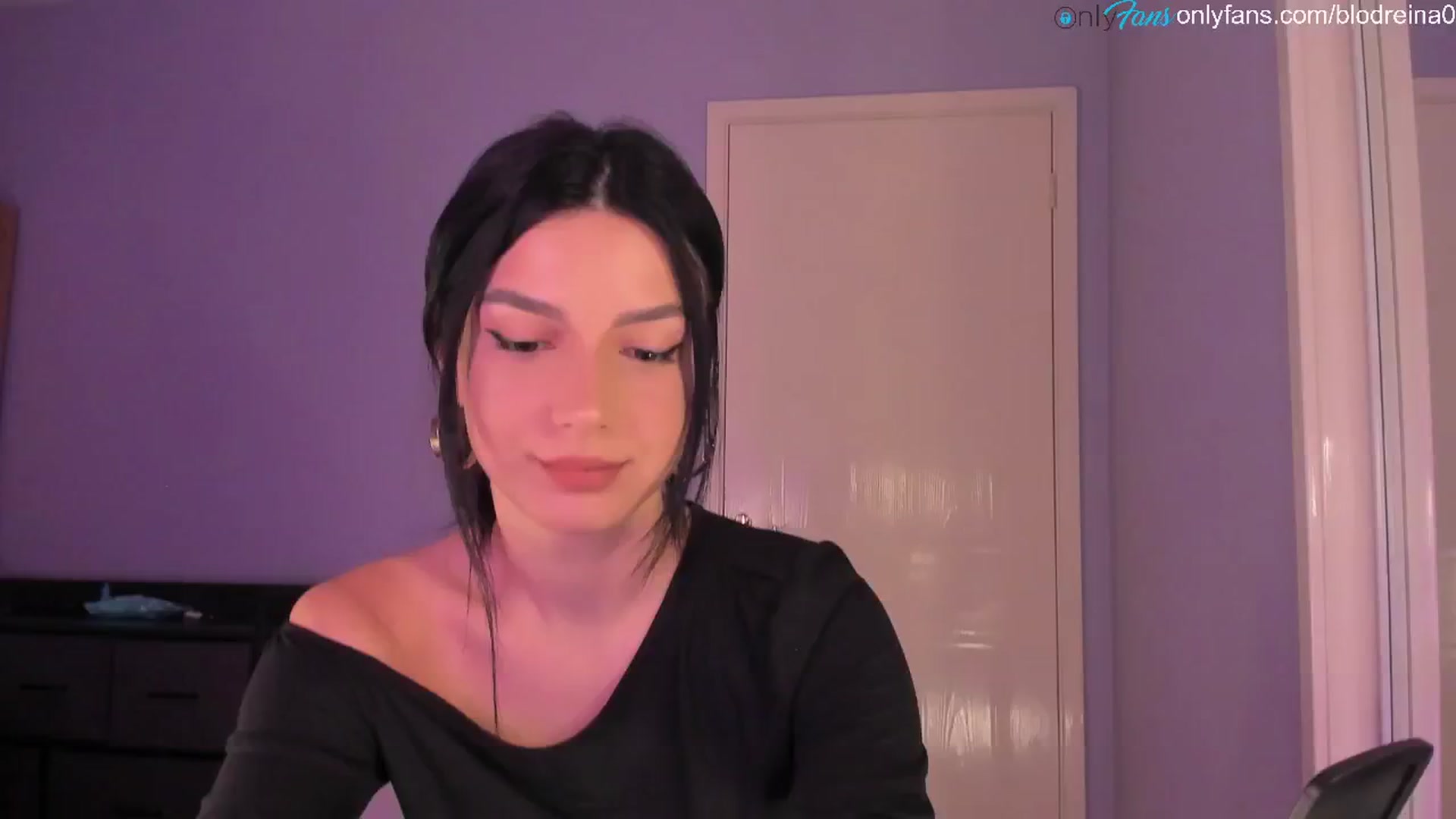 Gallery image thumbnail from Blodreina's myfreecams stream on, 01/19/2025, 23:51 image 8 of 20