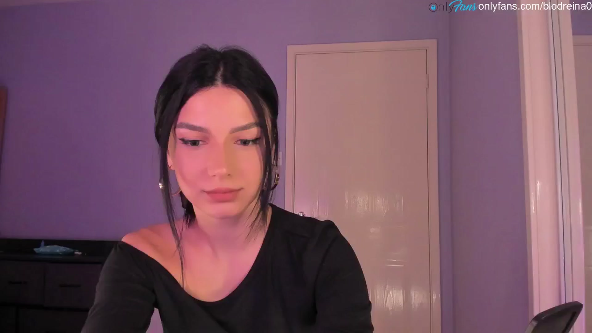 Gallery image thumbnail from Blodreina's myfreecams stream on, 01/19/2025, 23:51 image 10 of 20