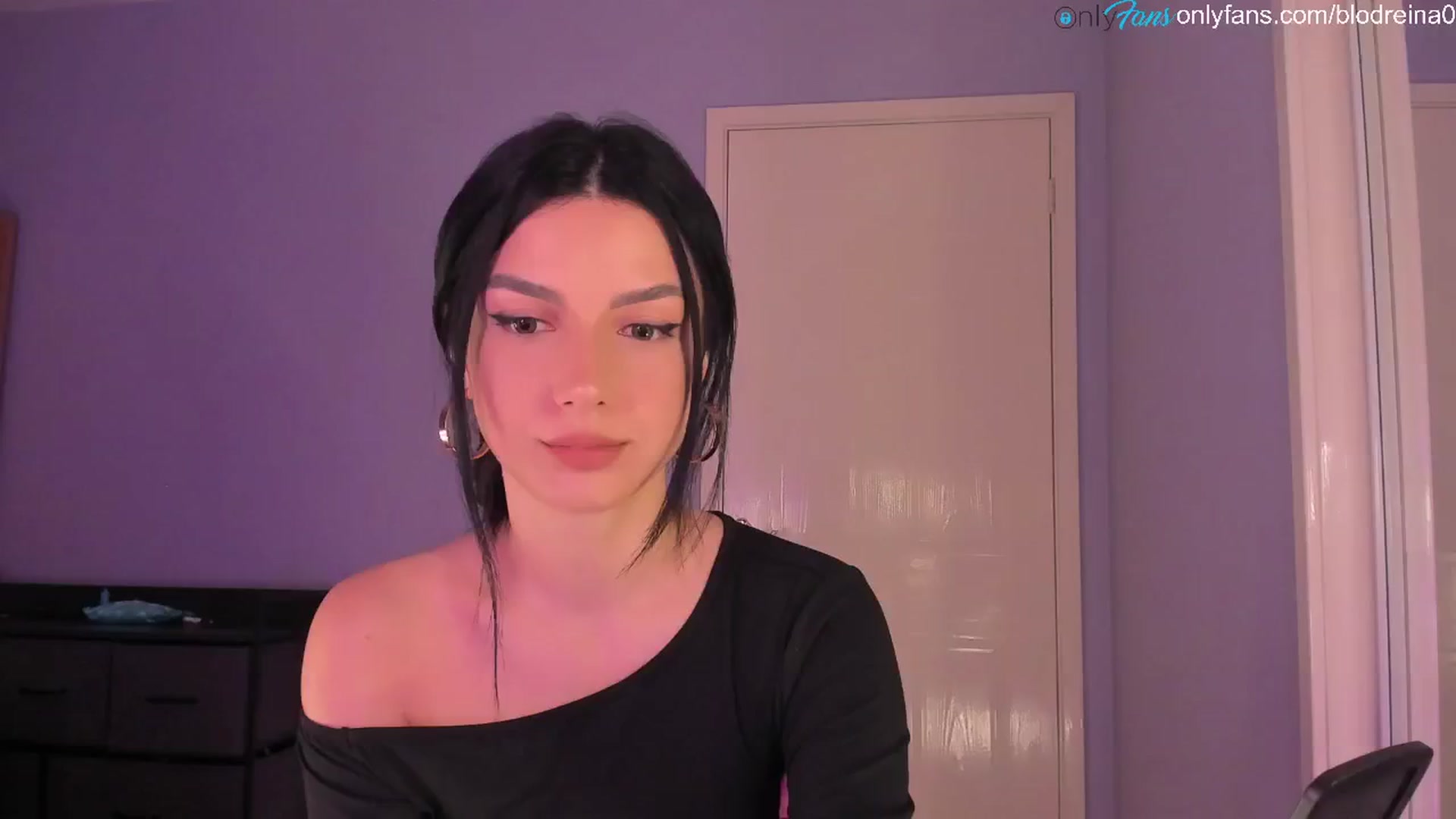 Gallery image thumbnail from Blodreina's myfreecams stream on, 01/19/2025, 23:51 image 12 of 20