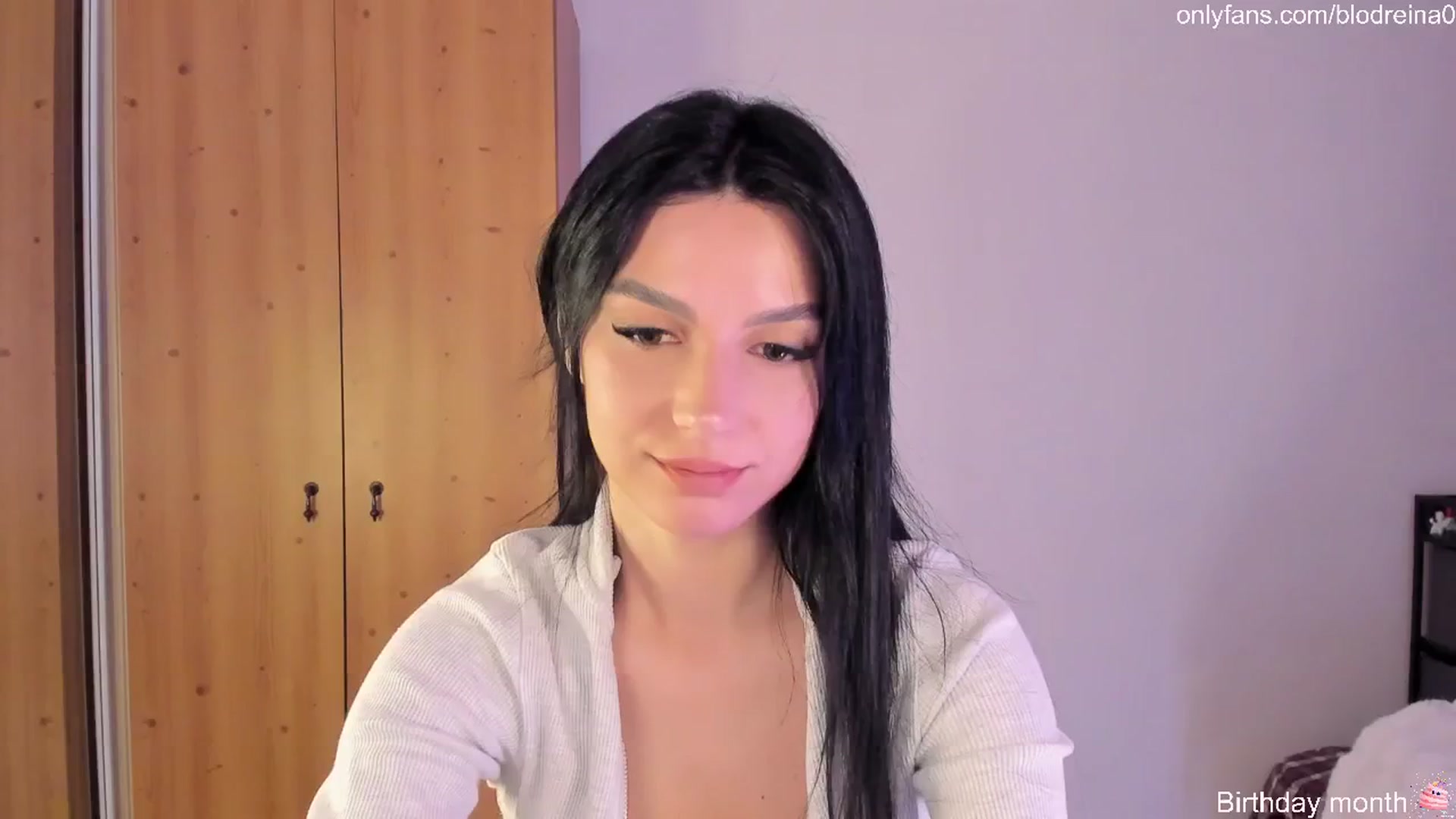 Gallery image thumbnail from Blodreina's myfreecams stream on, 05/03/2025, 24:24 image 3 of 20