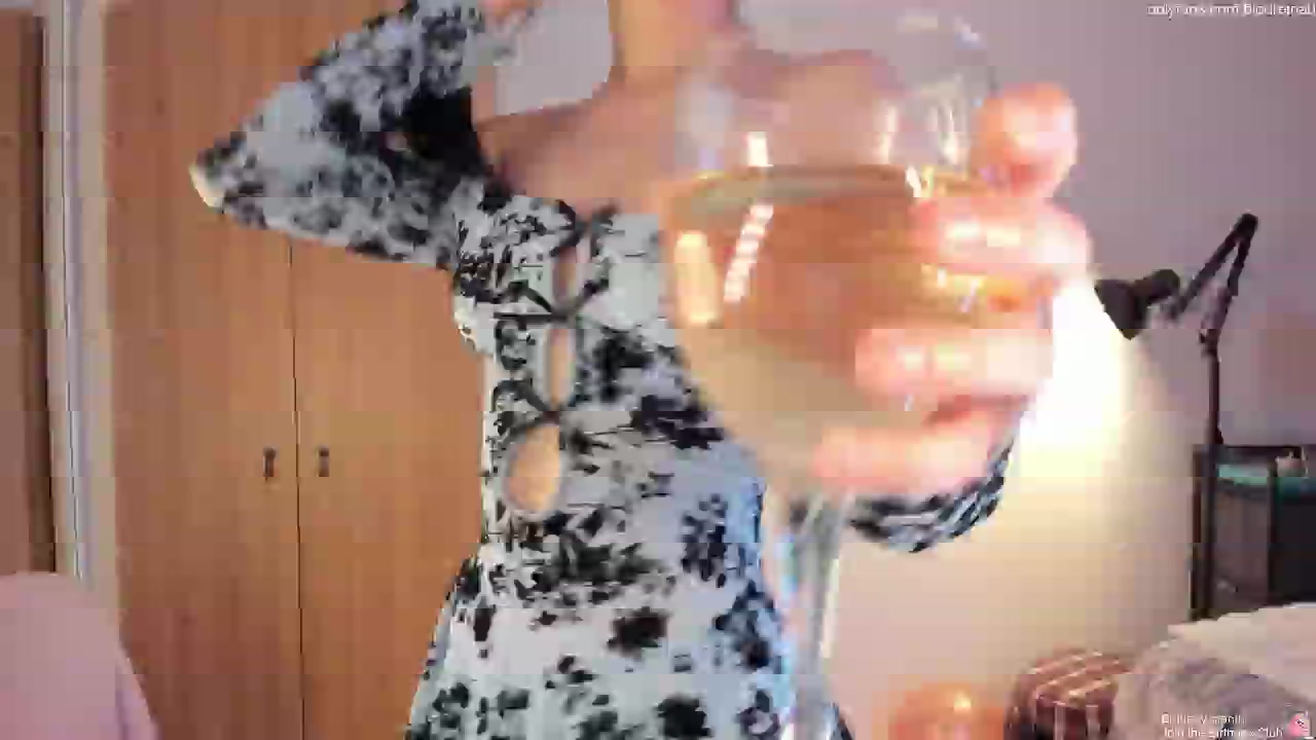 Gallery image thumbnail from Blodreina's myfreecams stream on, 05/31/2025, 24:04 image 4 of 20