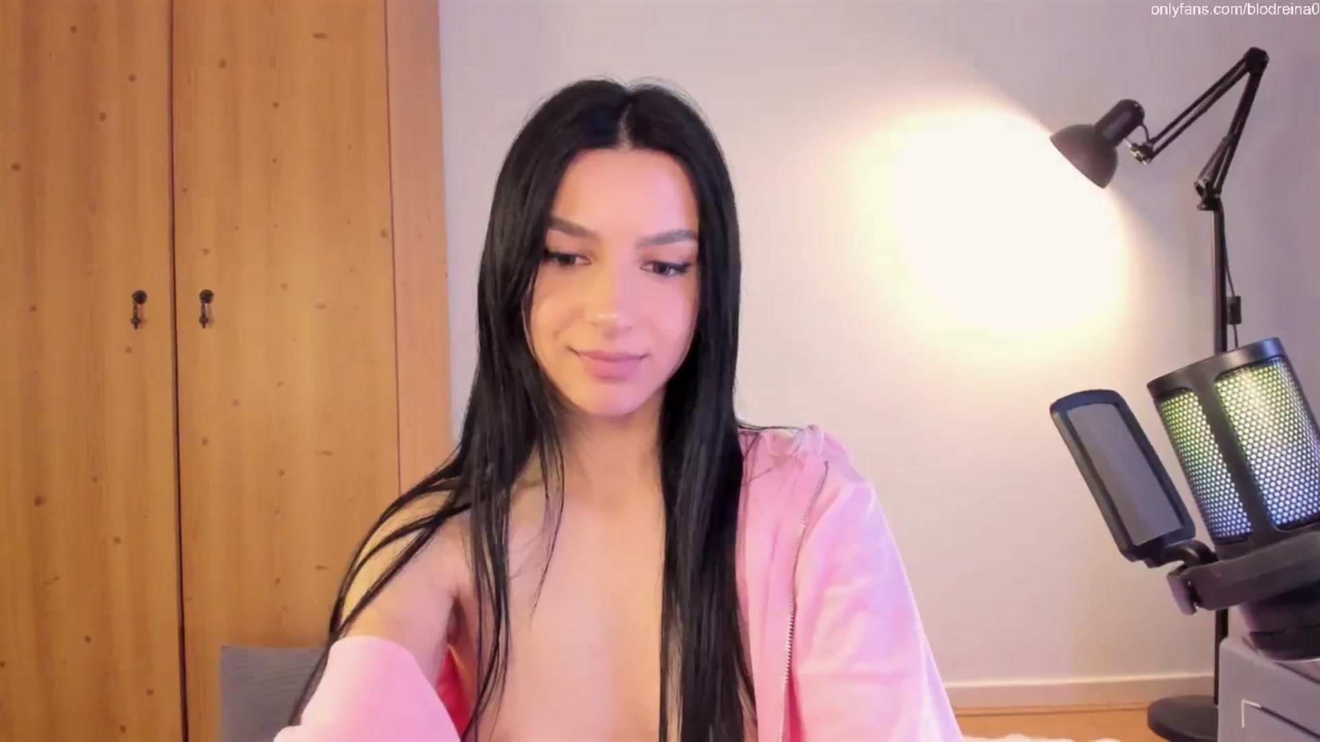Gallery image thumbnail from Blodreina's myfreecams stream on, 08/04/2025, 03:59 image 7 of 20
